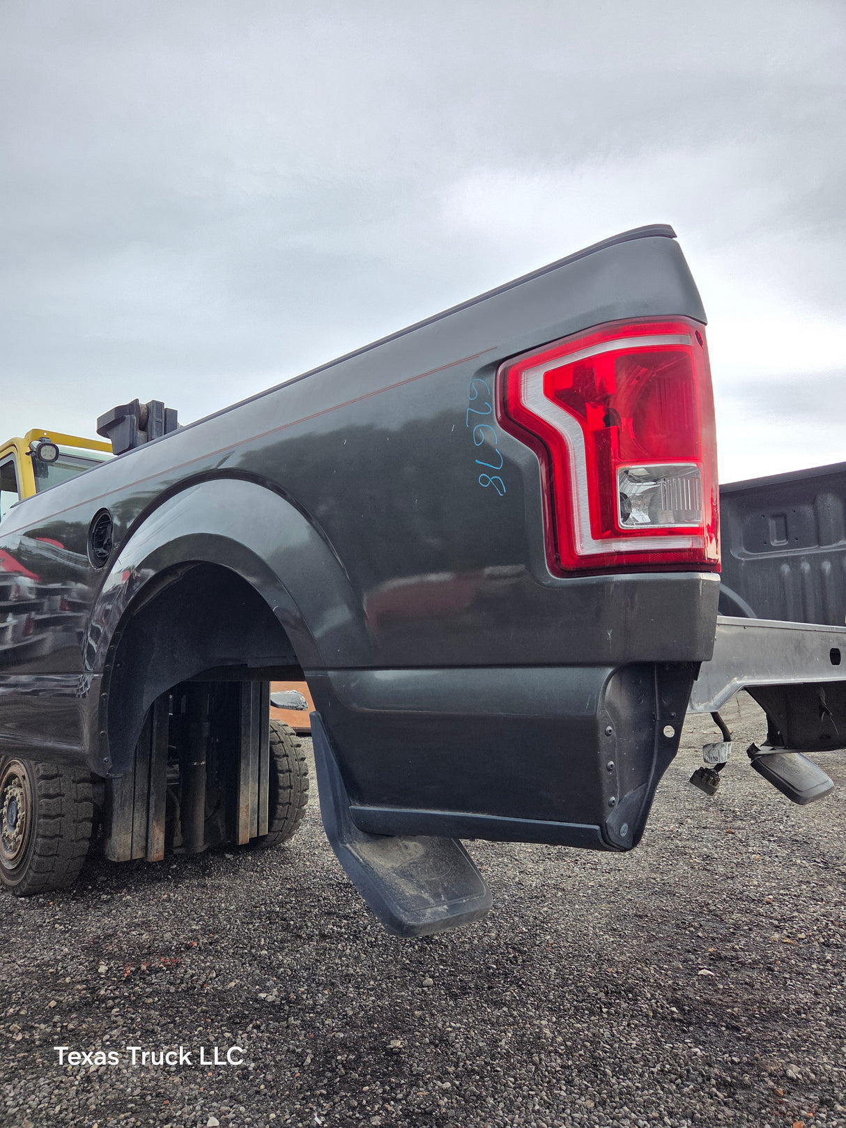 2015-2020 Ford F150 8' Long Bed Without Wheel Lip Molding - Magnetic Grey *Damage