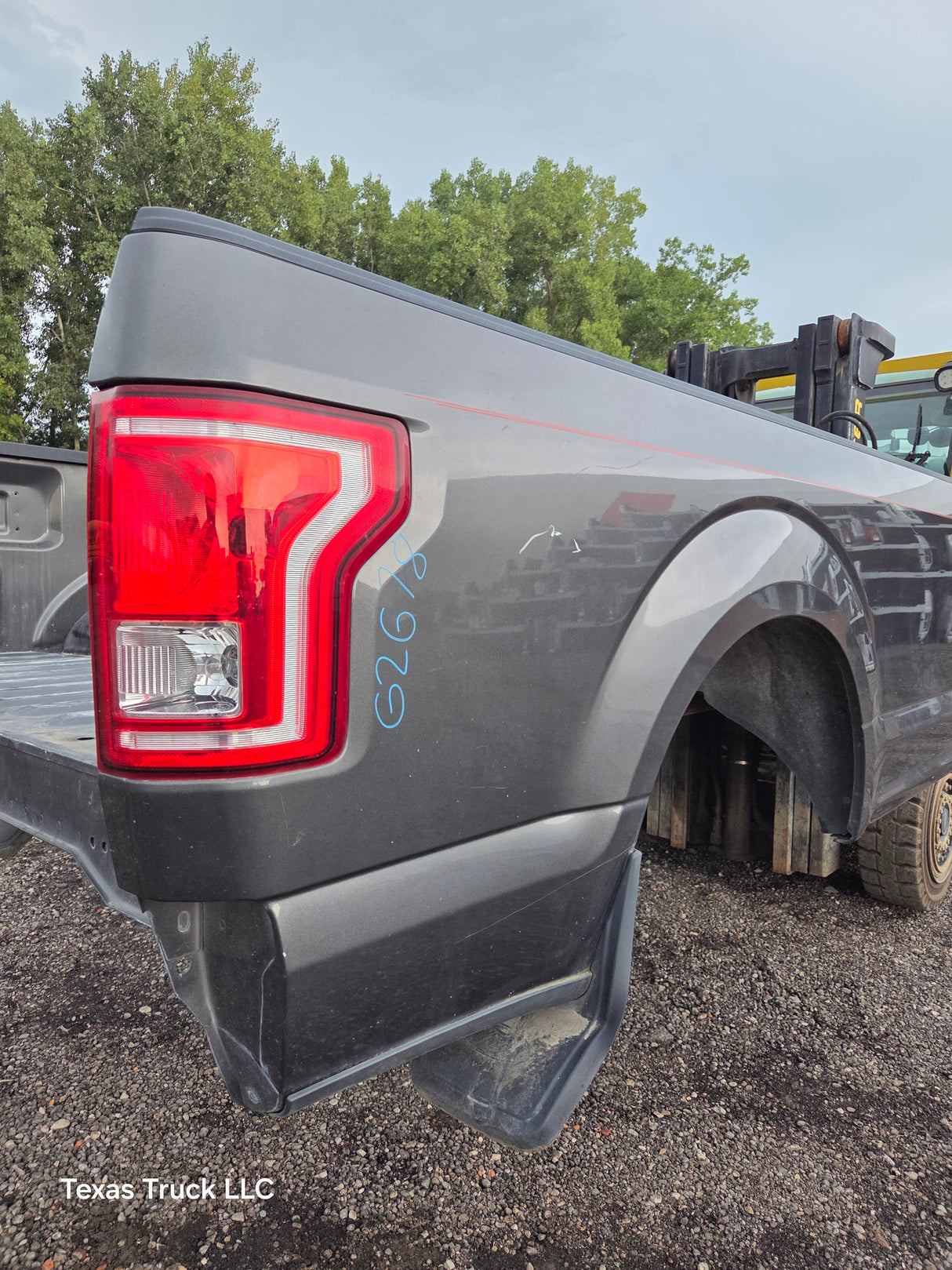 2015-2020 Ford F150 8' Long Bed Without Wheel Lip Molding - Magnetic Grey *Damage