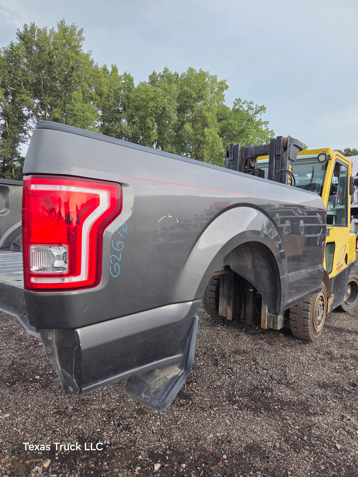 2015-2020 Ford F150 8' Long Bed Without Wheel Lip Molding - Magnetic Grey *Damage