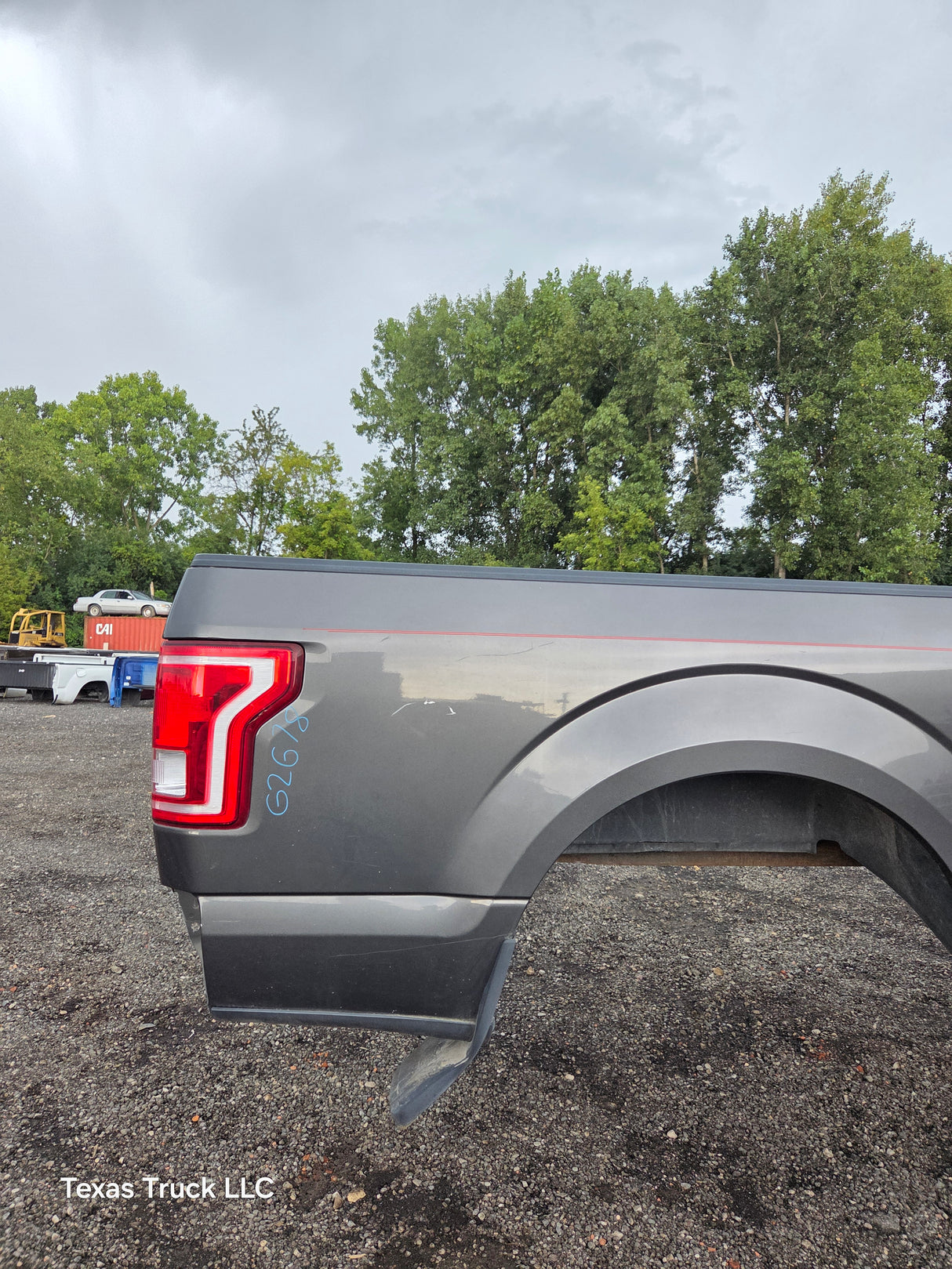 2015-2020 Ford F150 8' Long Bed Without Wheel Lip Molding - Magnetic Grey *Damage