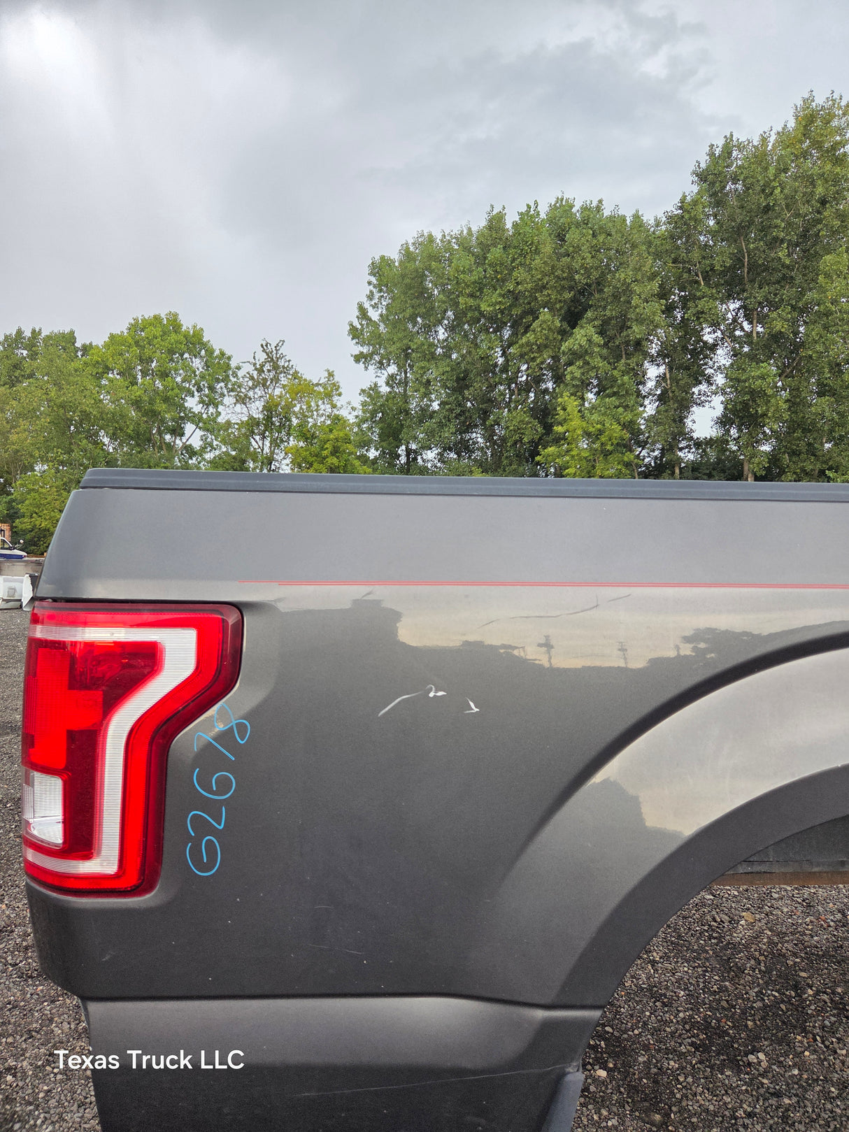 2015-2020 Ford F150 8' Long Bed Without Wheel Lip Molding - Magnetic Grey *Damage