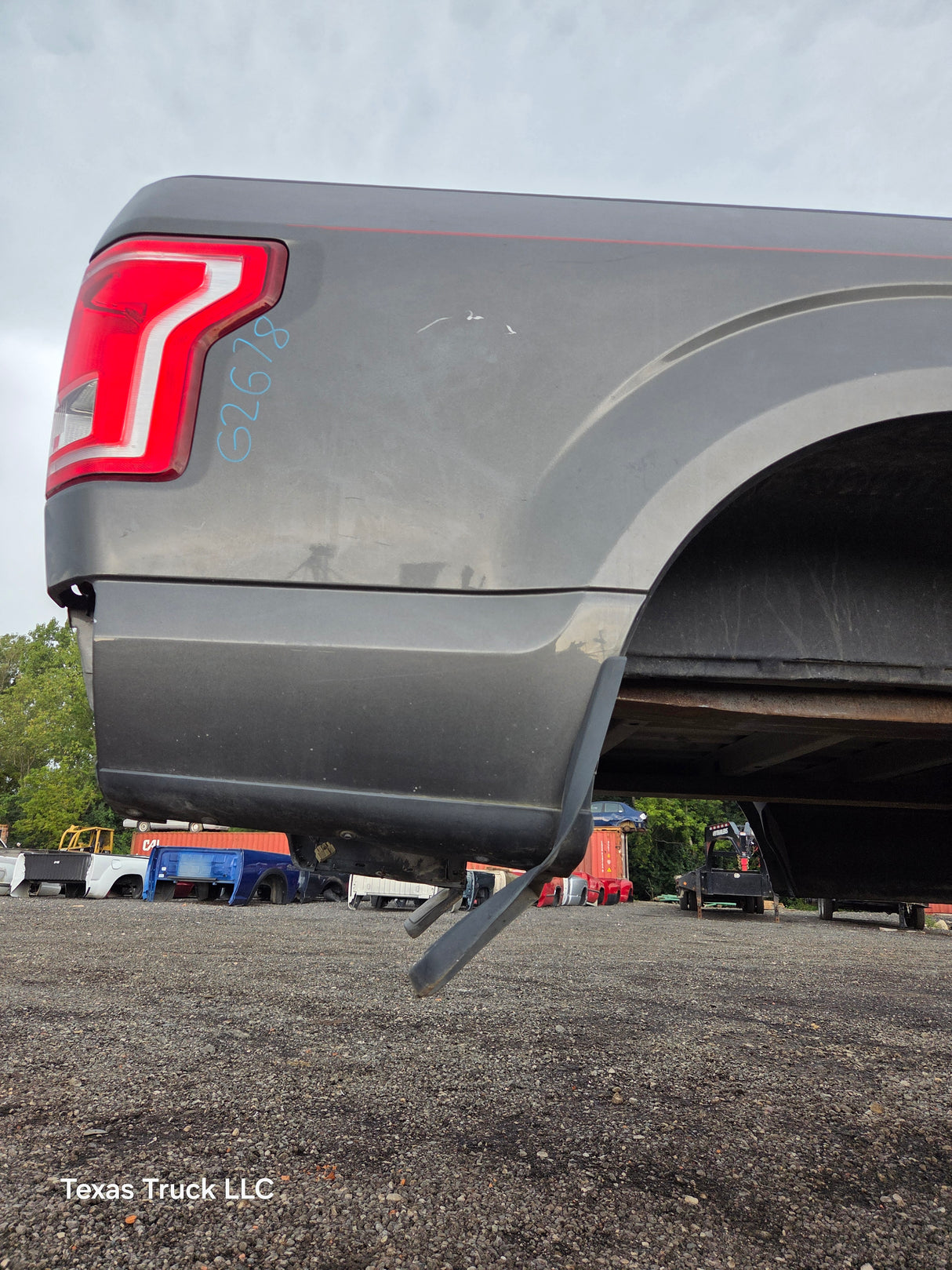 2015-2020 Ford F150 8' Long Bed Without Wheel Lip Molding - Magnetic Grey *Damage