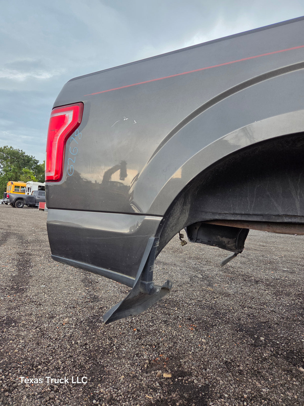 2015-2020 Ford F150 8' Long Bed Without Wheel Lip Molding - Magnetic Grey *Damage