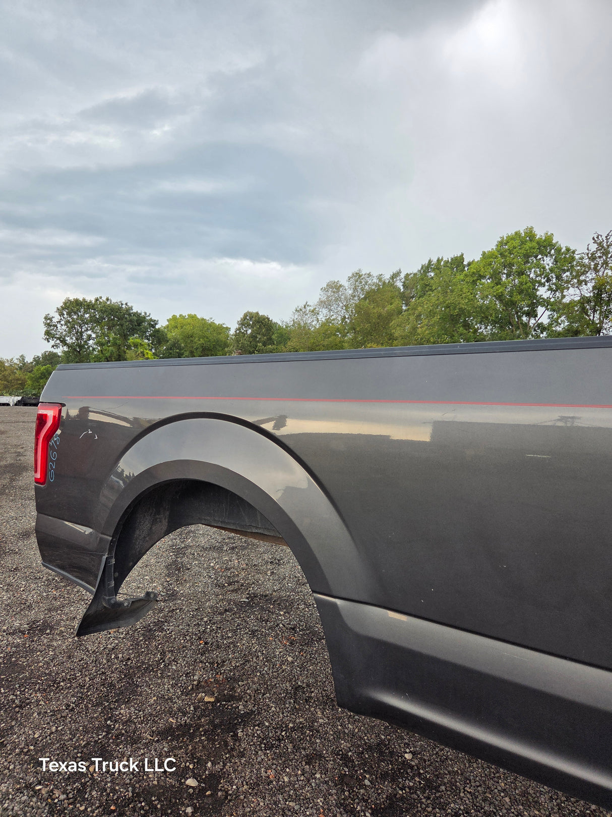 2015-2020 Ford F150 8' Long Bed Without Wheel Lip Molding - Magnetic Grey *Damage