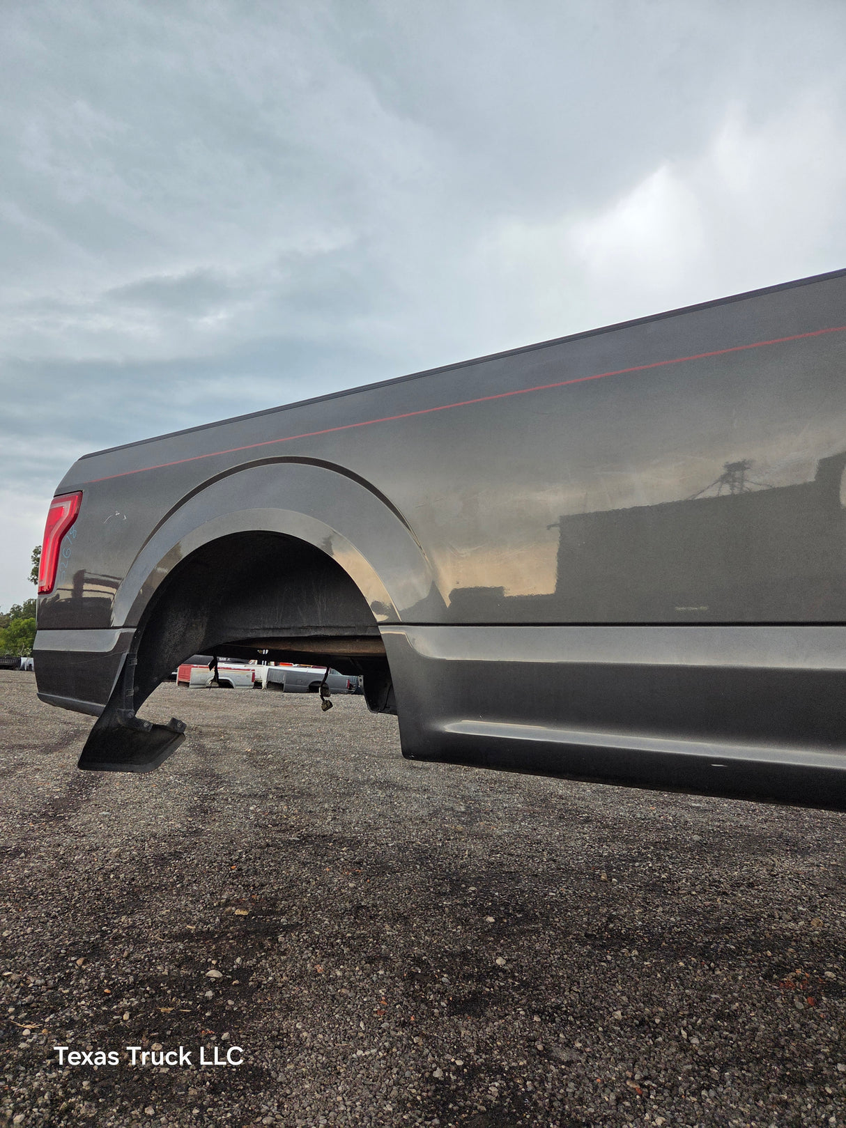 2015-2020 Ford F150 8' Long Bed Without Wheel Lip Molding - Magnetic Grey *Damage