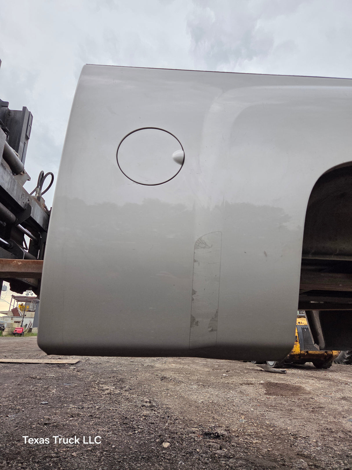 2007-2013 Chevrolet Silverado 1500 2500 3500 HD 6' 6" Short Truck Bed - Fine Silver Birch Metallic