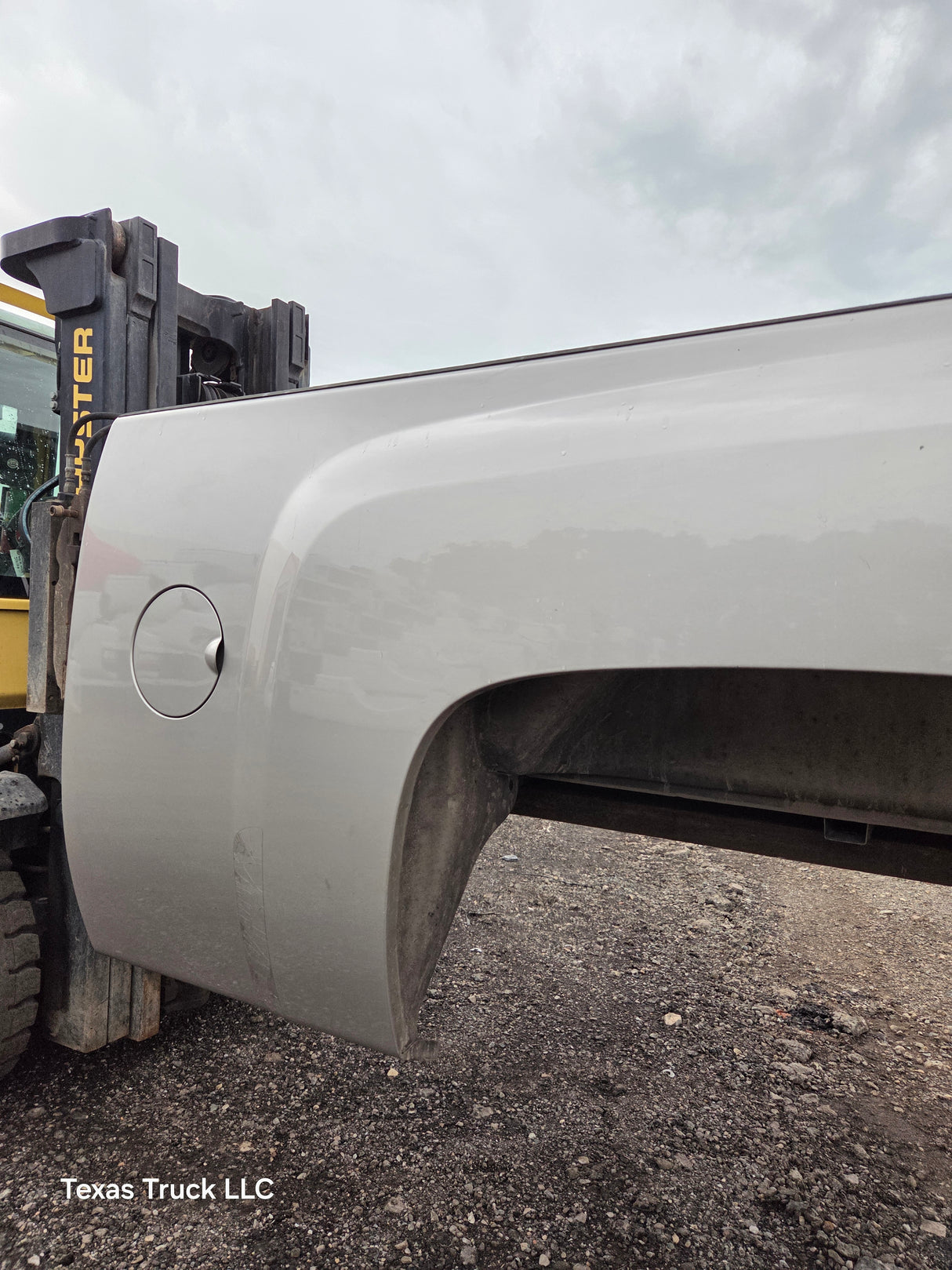 2007-2013 Chevrolet Silverado 1500 2500 3500 HD 6' 6" Short Truck Bed - Fine Silver Birch Metallic