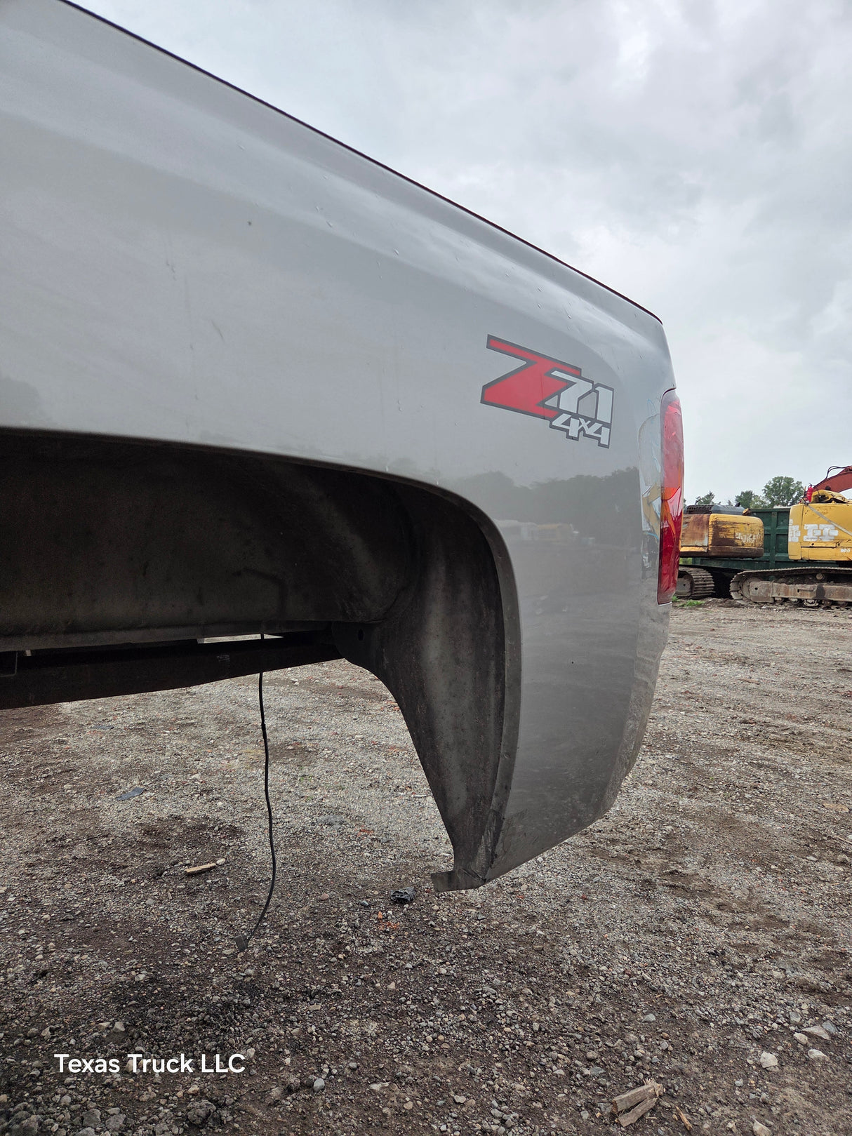 2007-2013 Chevrolet Silverado 1500 2500 3500 HD 6' 6" Short Truck Bed - Fine Silver Birch Metallic