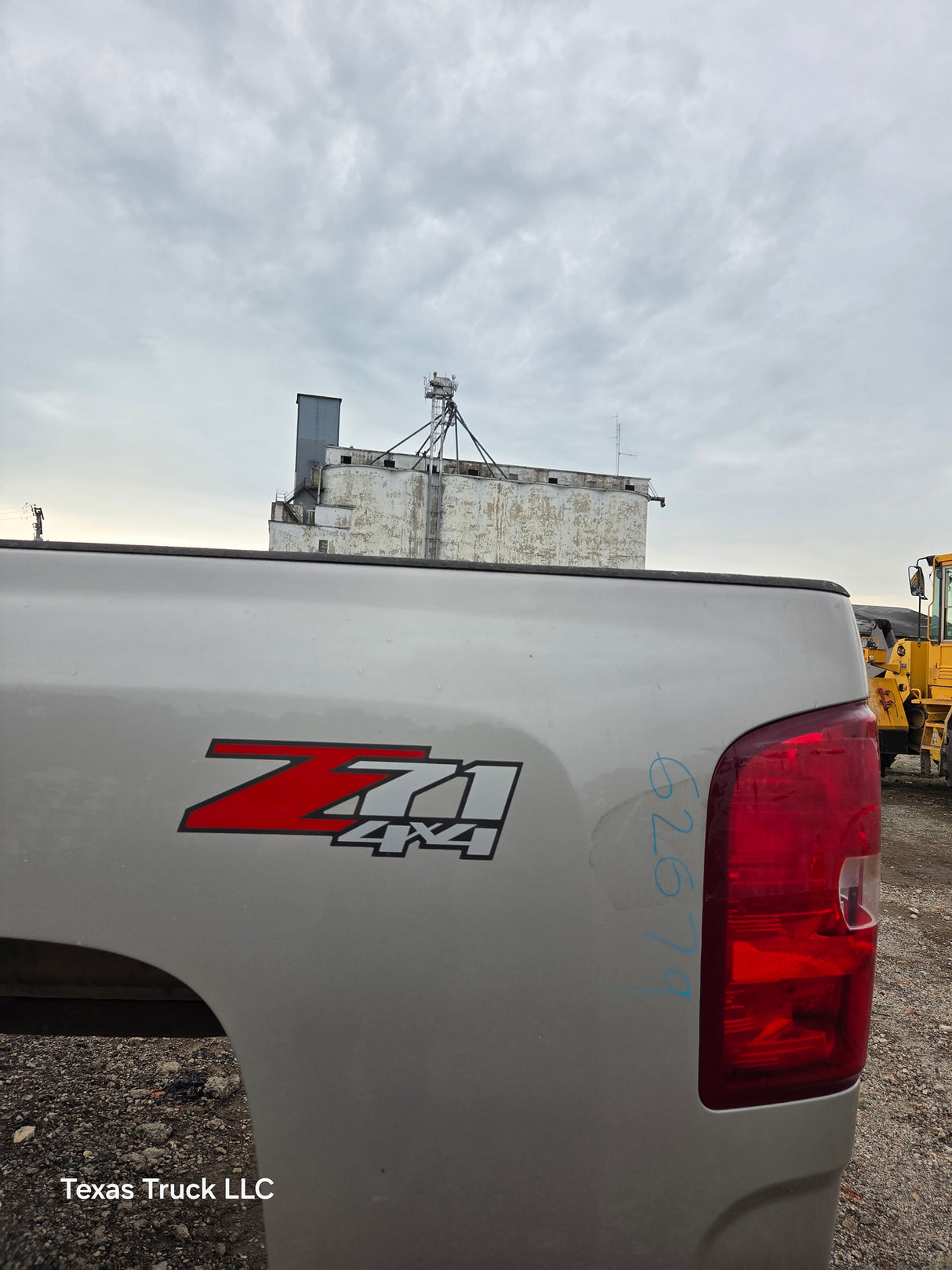 2007-2013 Chevrolet Silverado 1500 2500 3500 HD 6' 6" Short Truck Bed - Fine Silver Birch Metallic