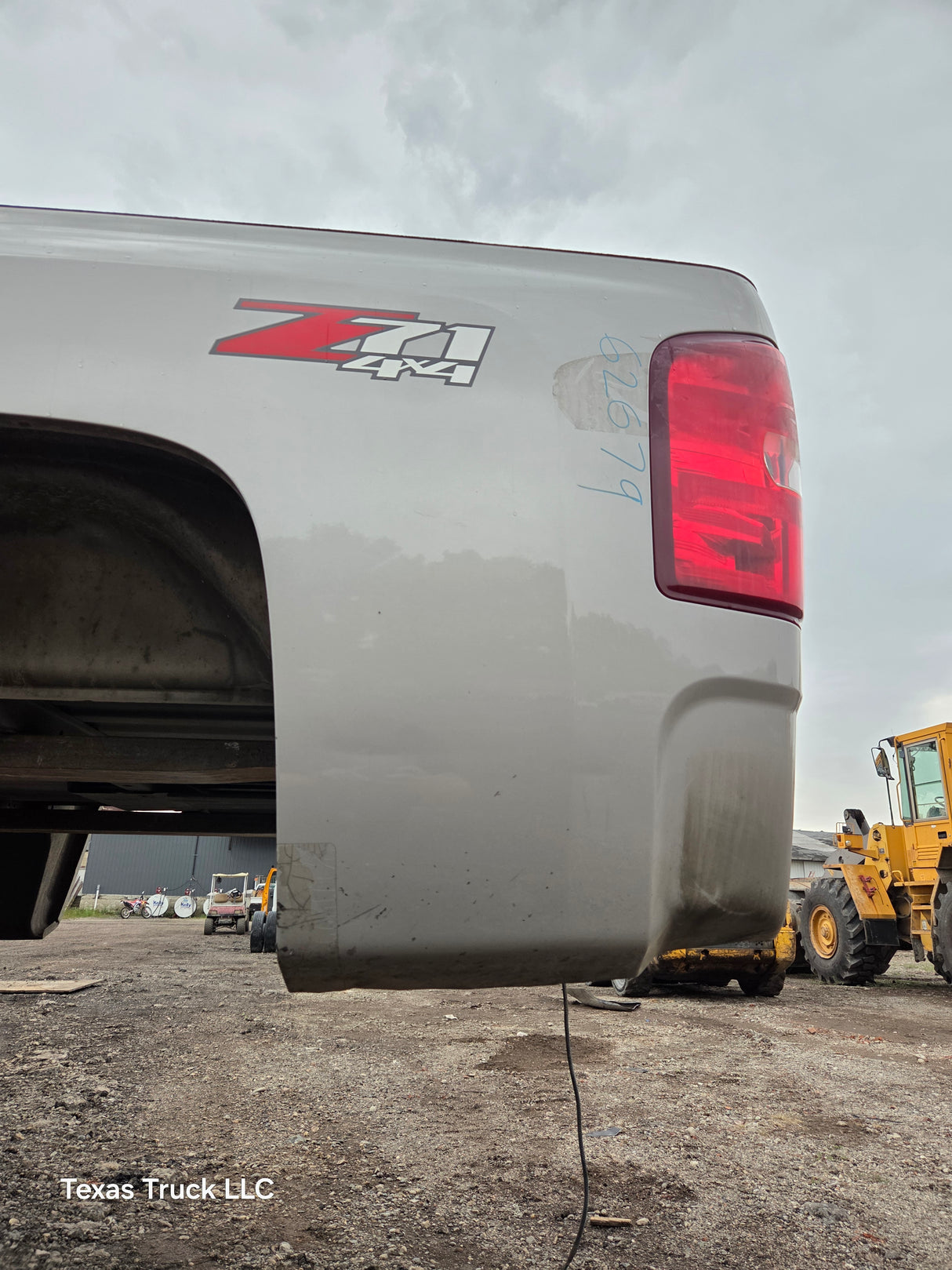 2007-2013 Chevrolet Silverado 1500 2500 3500 HD 6' 6" Short Truck Bed - Fine Silver Birch Metallic