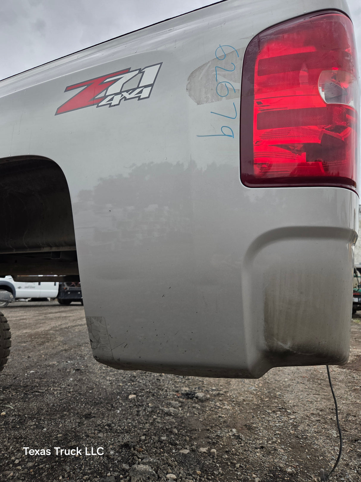 2007-2013 Chevrolet Silverado 1500 2500 3500 HD 6' 6" Short Truck Bed - Fine Silver Birch Metallic