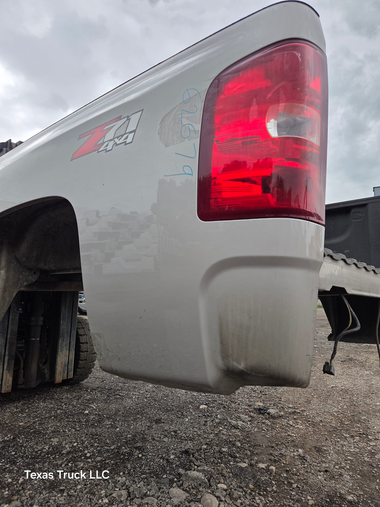 2007-2013 Chevrolet Silverado 1500 2500 3500 HD 6' 6" Short Truck Bed - Fine Silver Birch Metallic