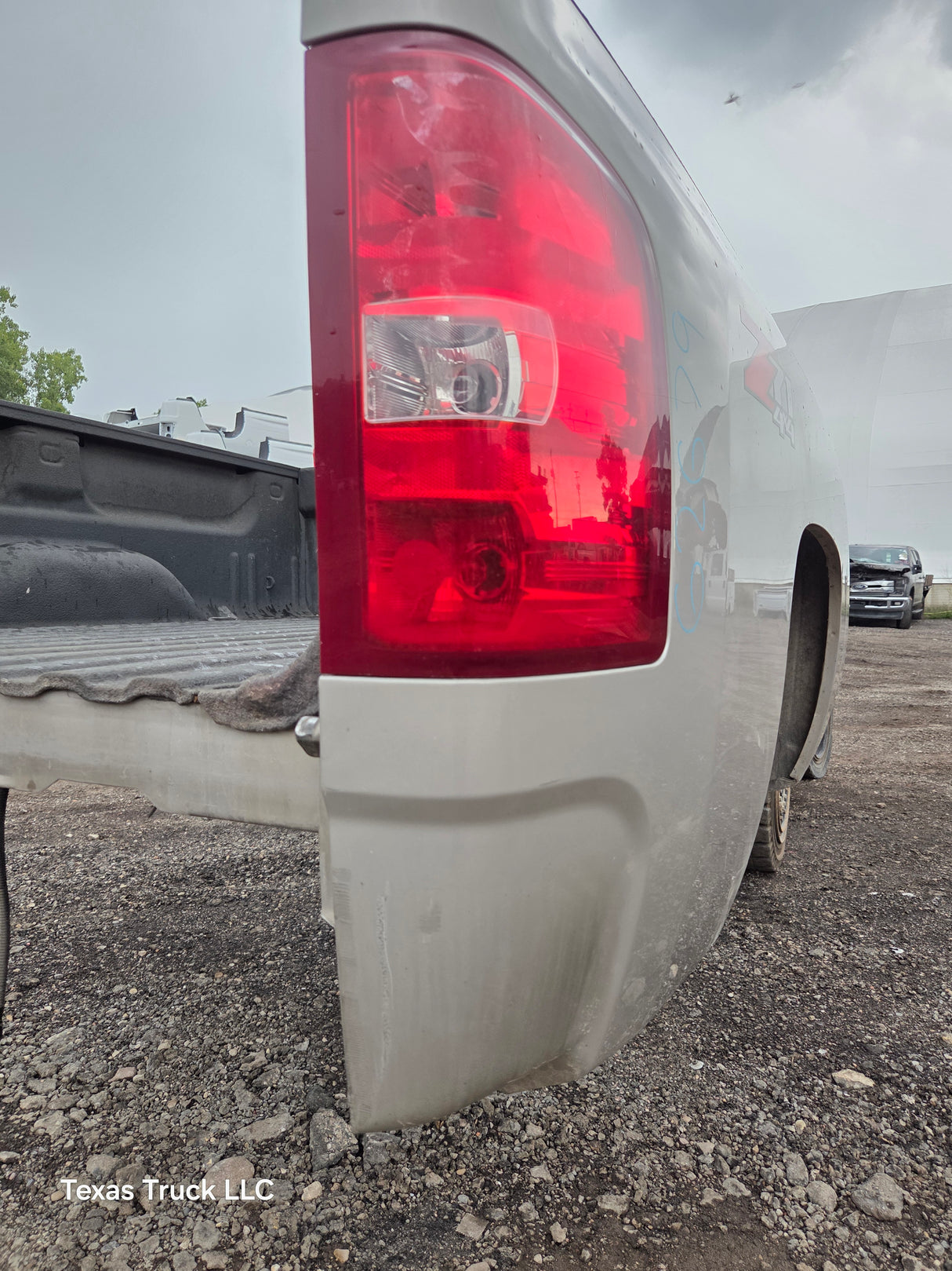 2007-2013 Chevrolet Silverado 1500 2500 3500 HD 6' 6" Short Truck Bed - Fine Silver Birch Metallic