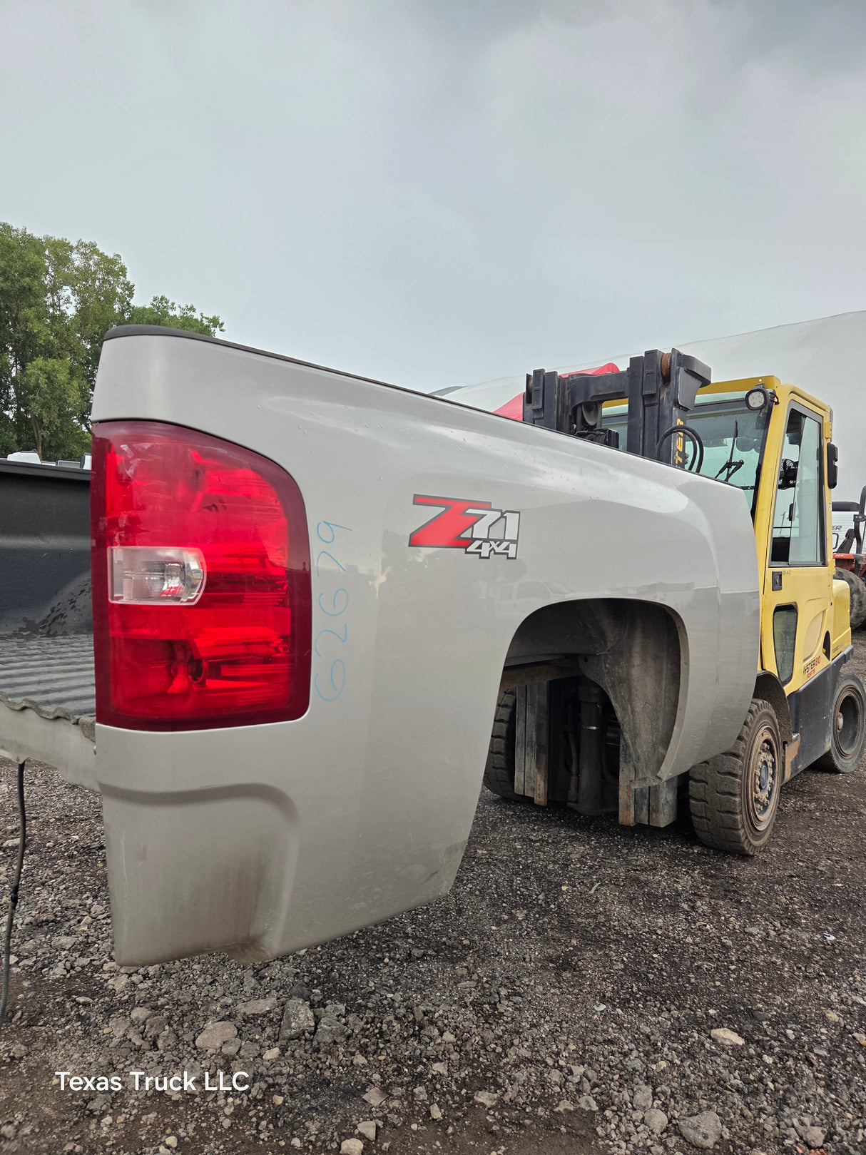 2007-2013 Chevrolet Silverado 1500 2500 3500 HD 6' 6" Short Truck Bed - Fine Silver Birch Metallic