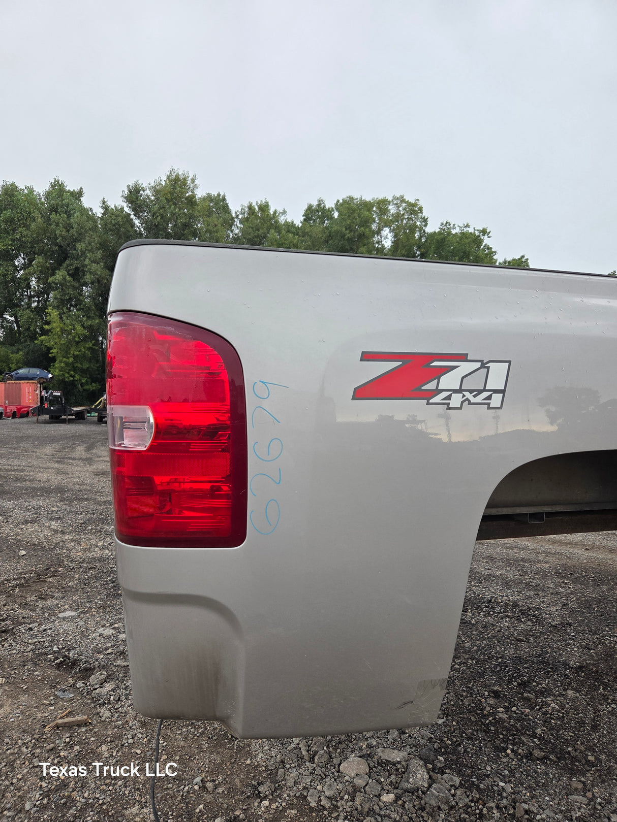 2007-2013 Chevrolet Silverado 1500 2500 3500 HD 6' 6" Short Truck Bed - Fine Silver Birch Metallic