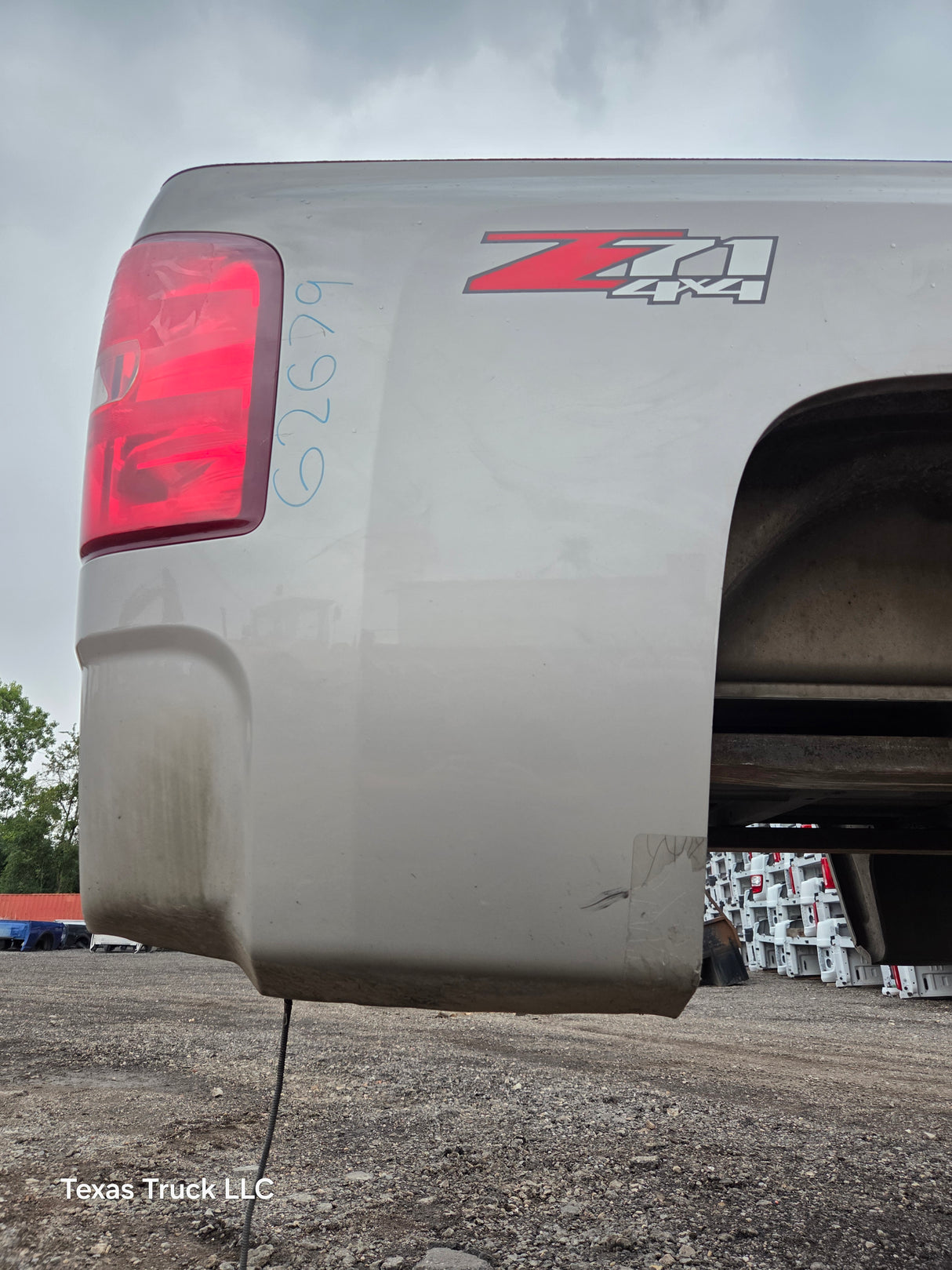 2007-2013 Chevrolet Silverado 1500 2500 3500 HD 6' 6" Short Truck Bed - Fine Silver Birch Metallic