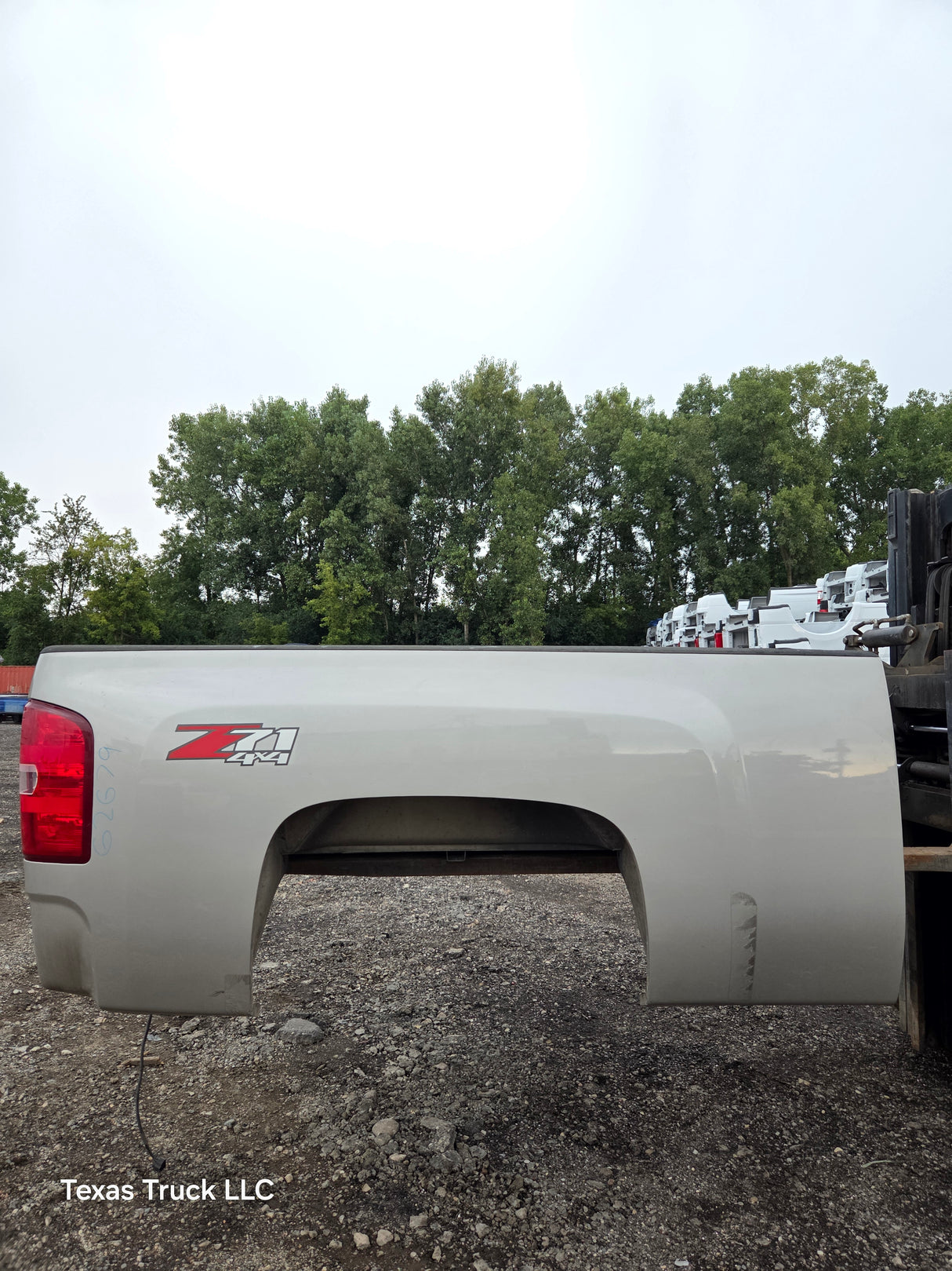 2007-2013 Chevrolet Silverado 1500 2500 3500 HD 6' 6" Short Truck Bed - Fine Silver Birch Metallic