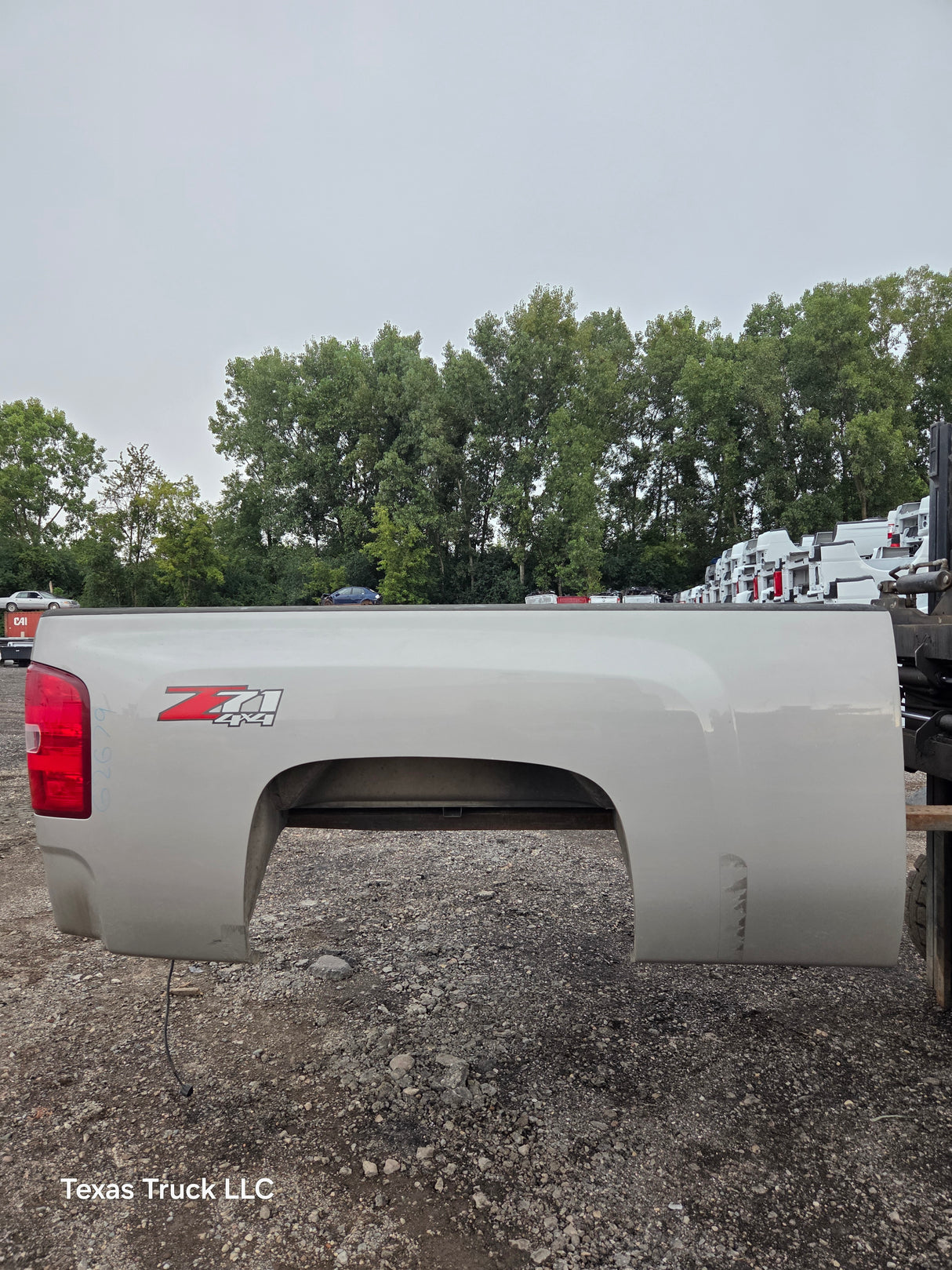 2007-2013 Chevrolet Silverado 1500 2500 3500 HD 6' 6" Short Truck Bed - Fine Silver Birch Metallic