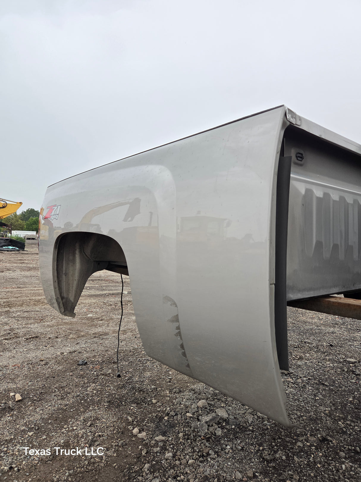 2007-2013 Chevrolet Silverado 1500 2500 3500 HD 6' 6" Short Truck Bed - Fine Silver Birch Metallic