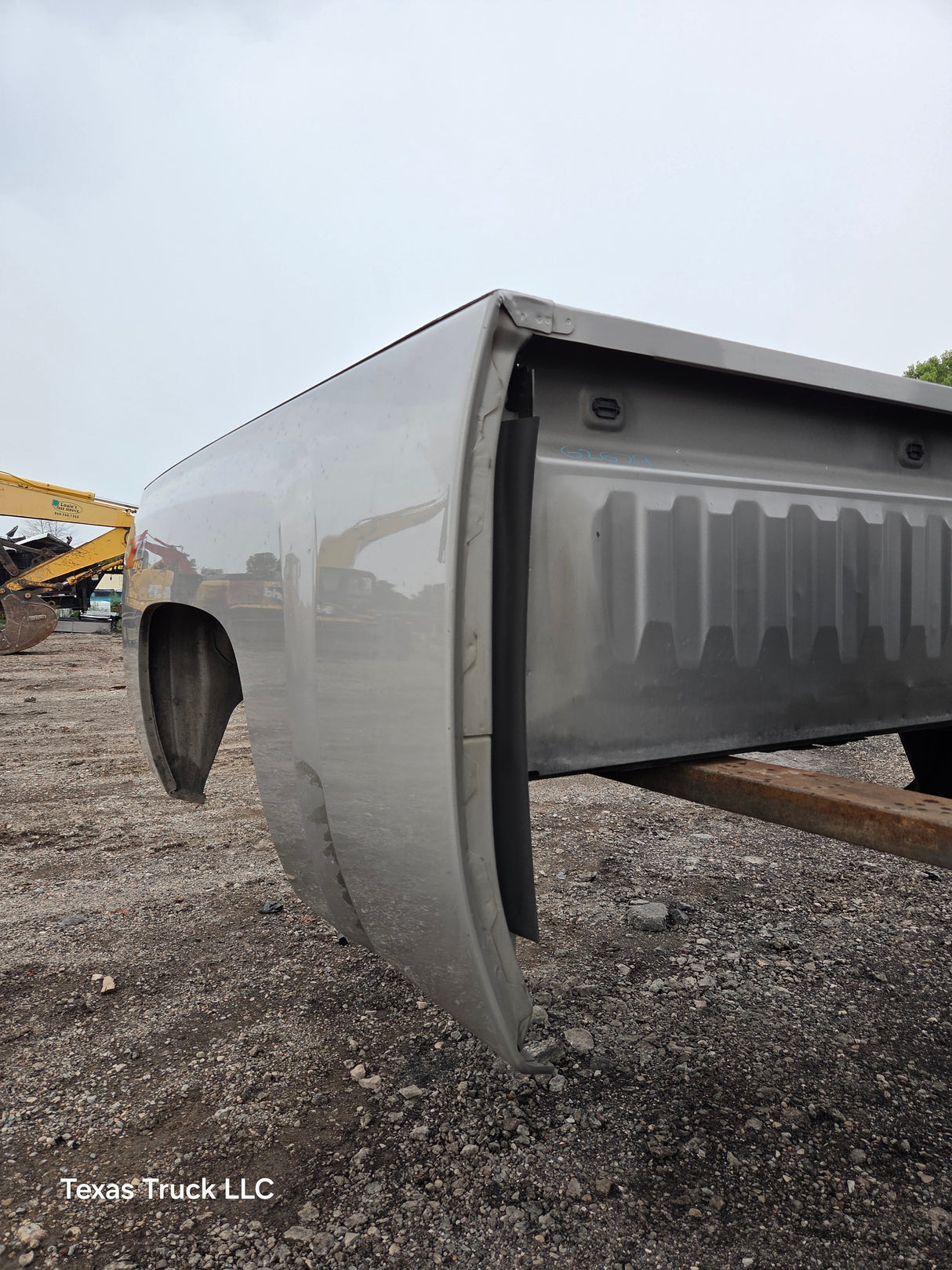2007-2013 Chevrolet Silverado 1500 2500 3500 HD 6' 6" Short Truck Bed - Fine Silver Birch Metallic