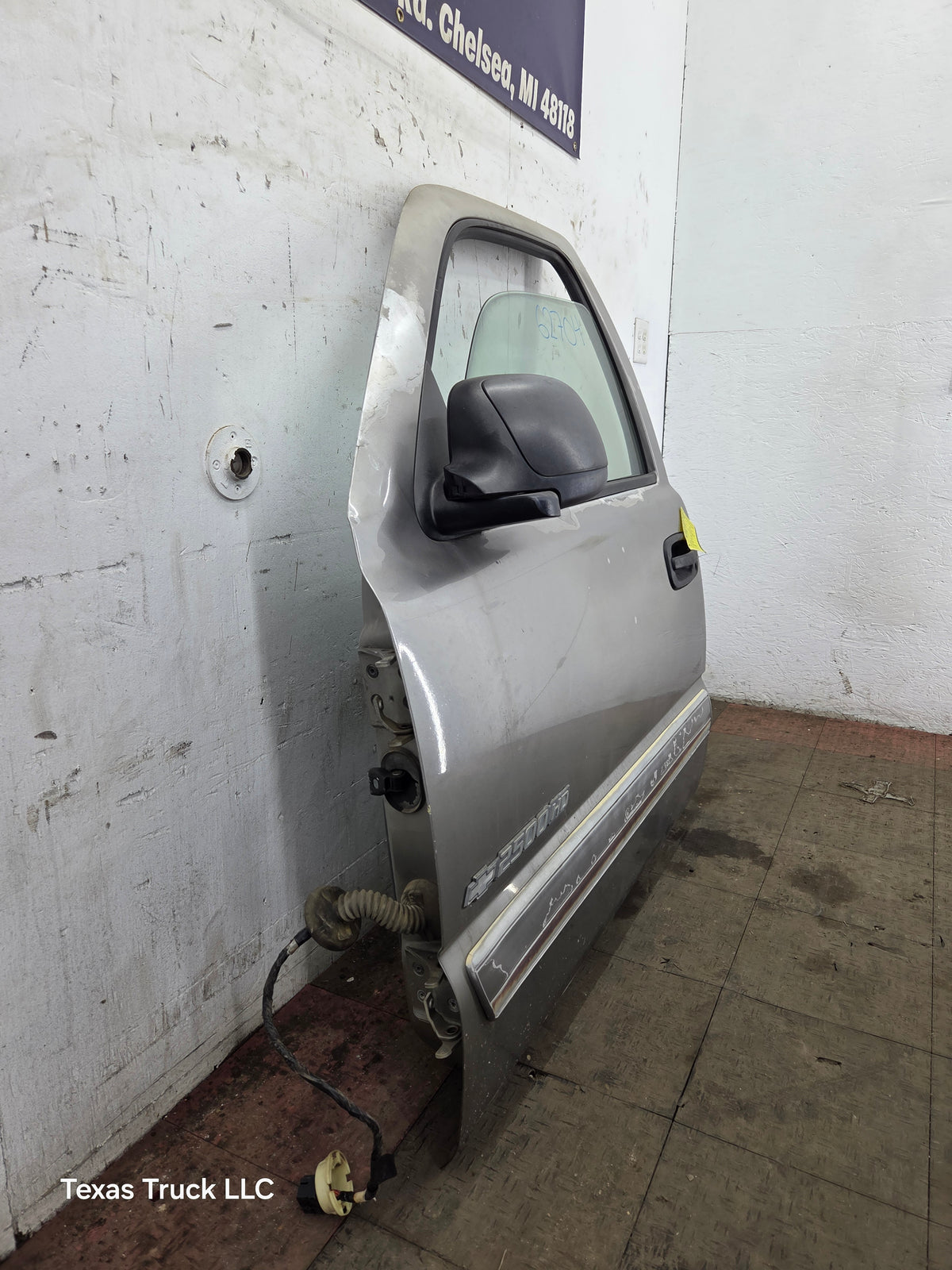 1999-2006 Chevrolet Silverado / GMC Sierra 1500 2500 3500 HD Front Driver Side Door LH