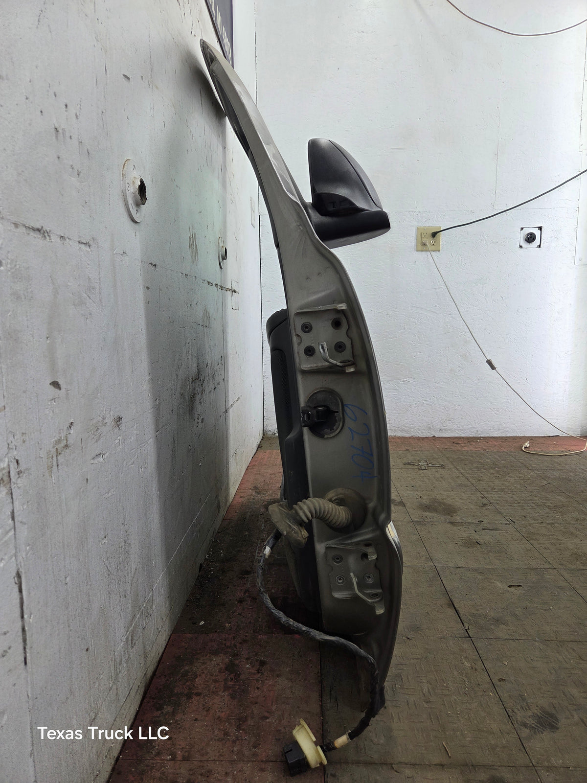 1999-2006 Chevrolet Silverado / GMC Sierra 1500 2500 3500 HD Front Driver Side Door LH