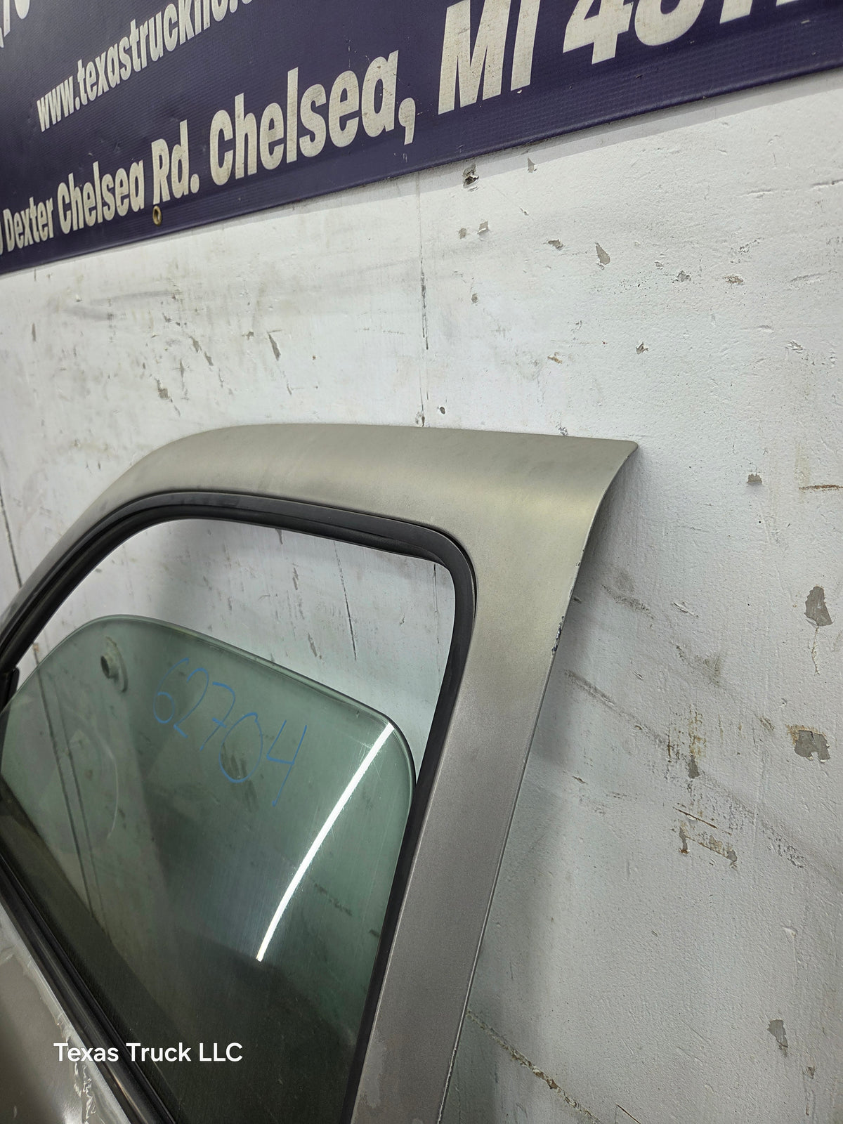 1999-2006 Chevrolet Silverado / GMC Sierra 1500 2500 3500 HD Front Driver Side Door LH