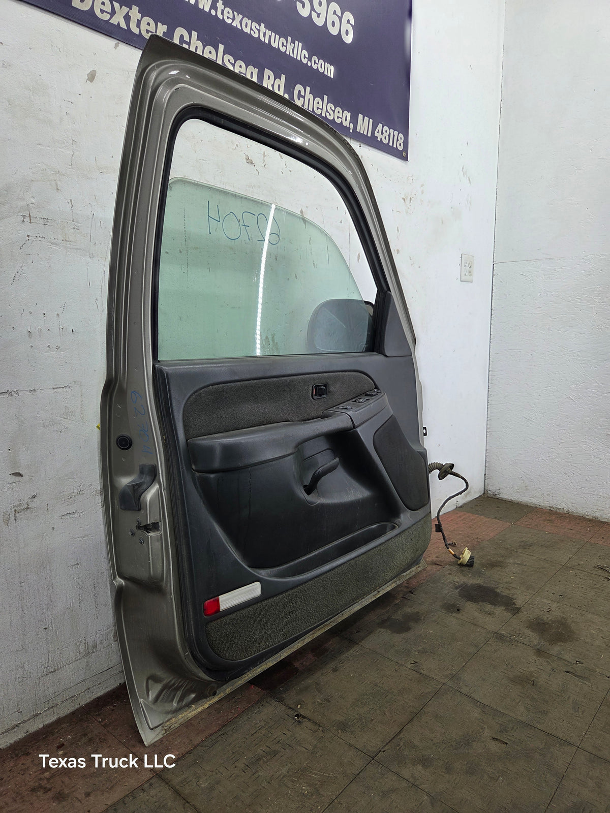 1999-2006 Chevrolet Silverado / GMC Sierra 1500 2500 3500 HD Front Driver Side Door LH