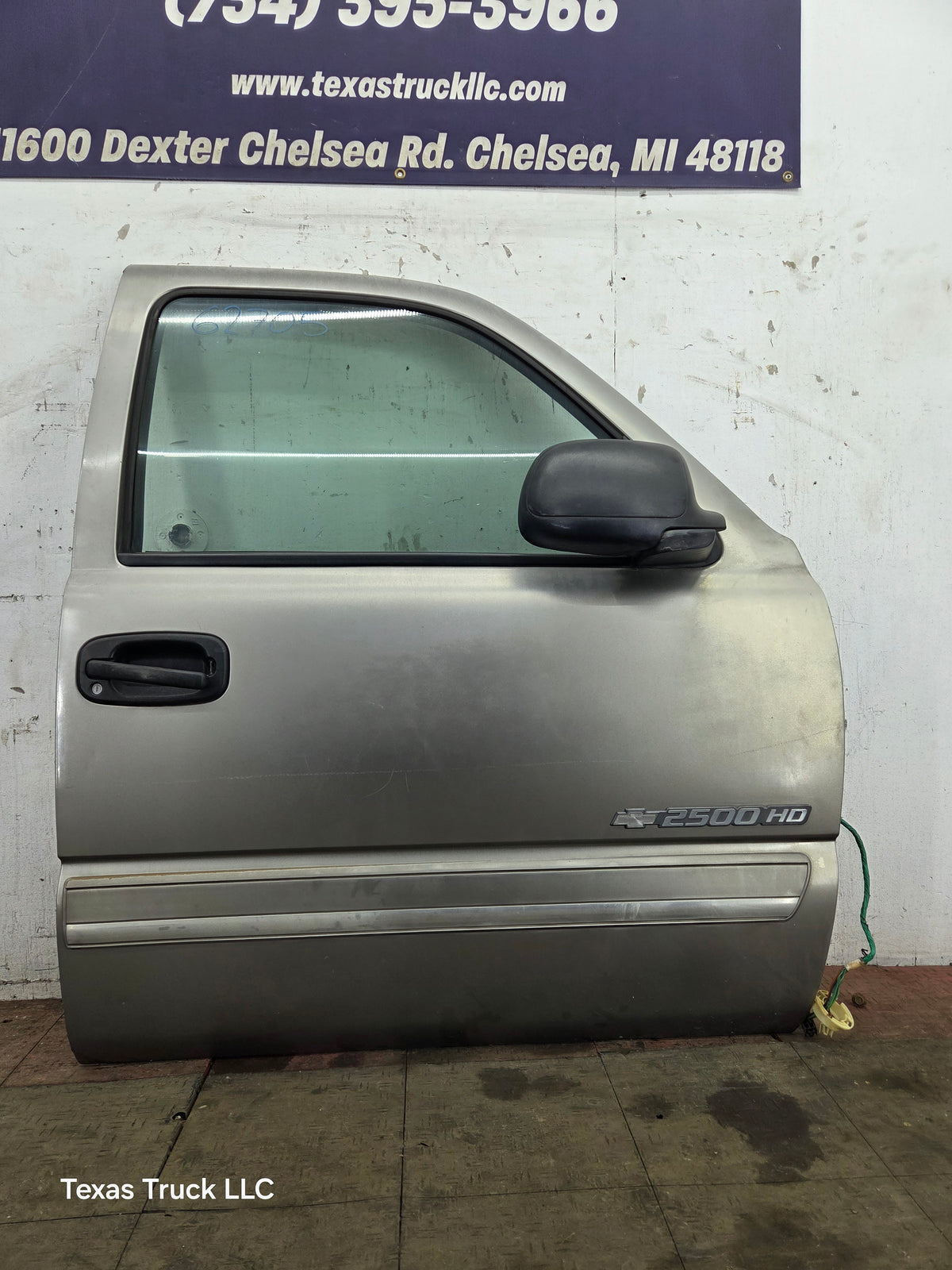 1999-2006 Chevrolet Silverado / GMC Sierra 1500 2500 3500 HD Front Passenger side Door RH