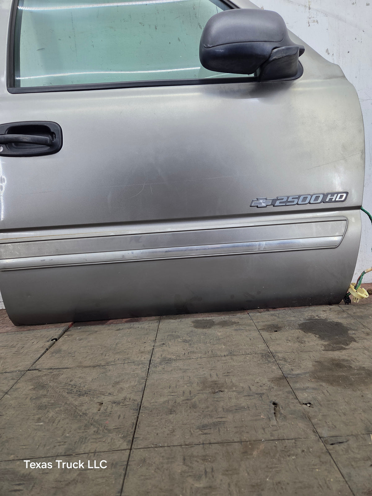 1999-2006 Chevrolet Silverado / GMC Sierra 1500 2500 3500 HD Front Passenger side Door RH