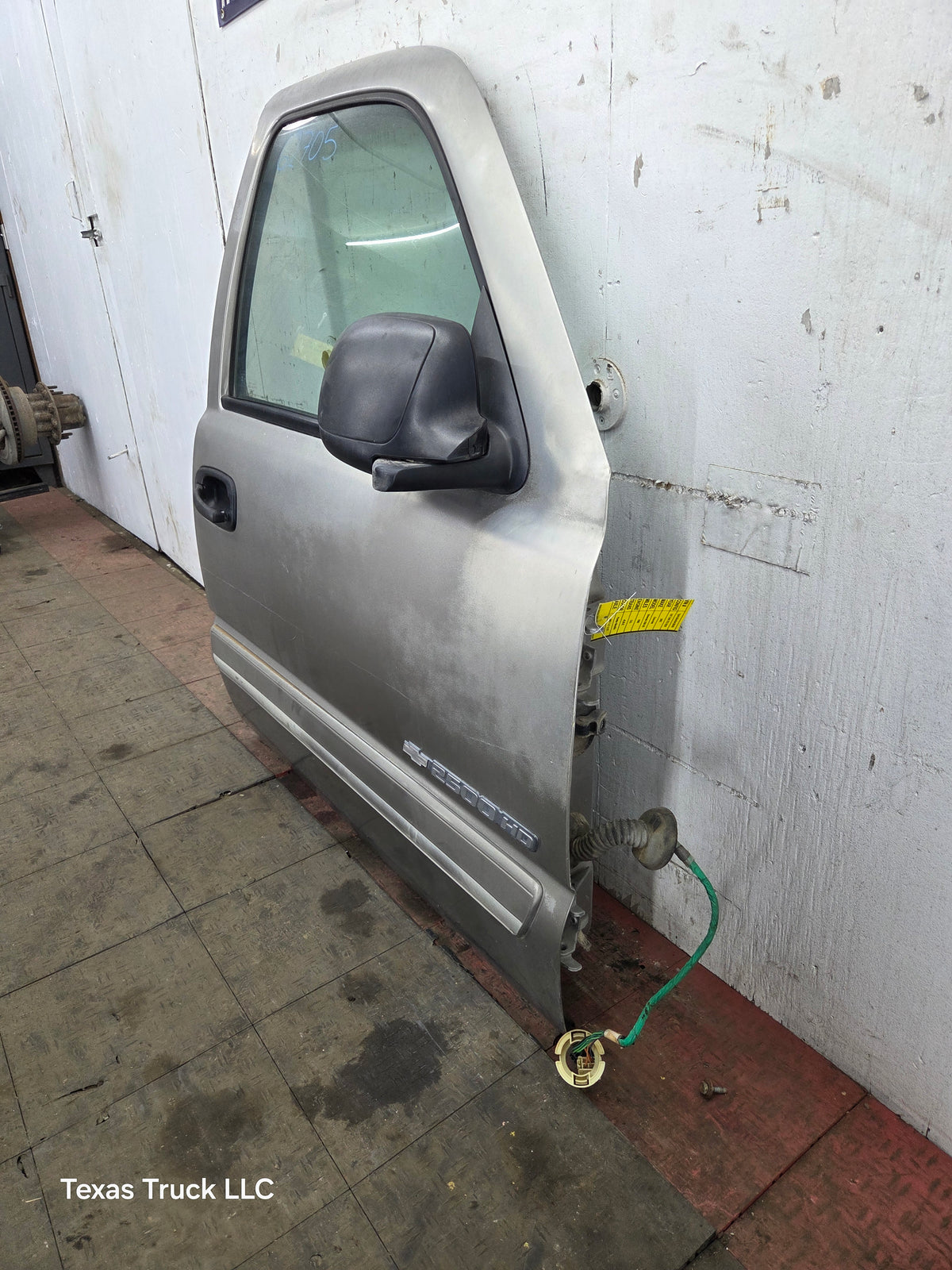 1999-2006 Chevrolet Silverado / GMC Sierra 1500 2500 3500 HD Front Passenger side Door RH