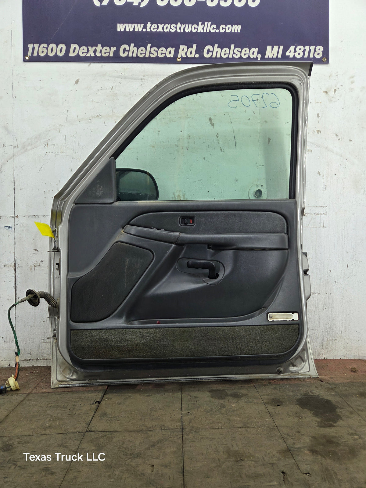 1999-2006 Chevrolet Silverado / GMC Sierra 1500 2500 3500 HD Front Passenger side Door RH
