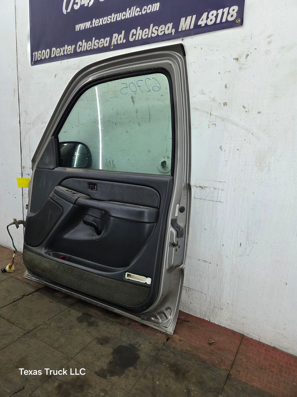 1999-2006 Chevrolet Silverado / GMC Sierra 1500 2500 3500 HD Front Passenger side Door RH