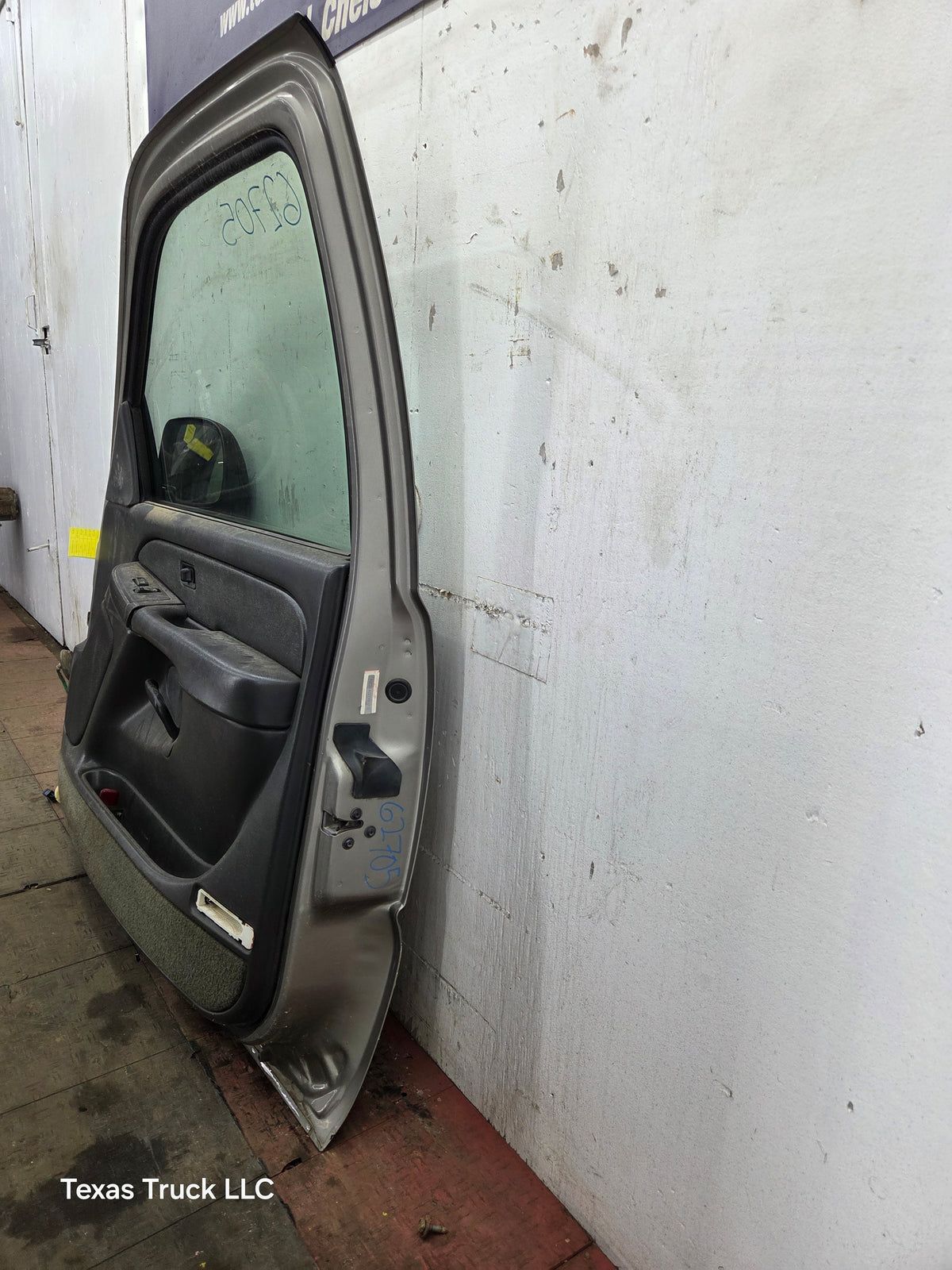 1999-2006 Chevrolet Silverado / GMC Sierra 1500 2500 3500 HD Front Passenger side Door RH