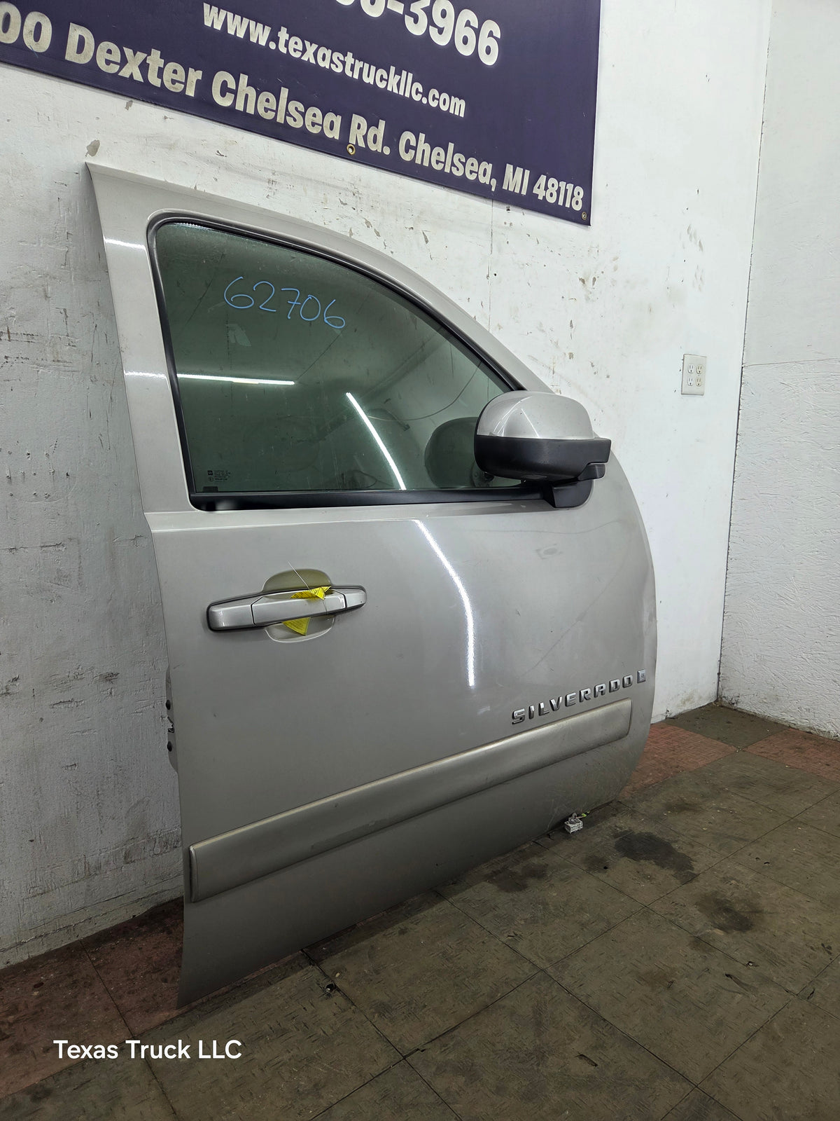 2007-2013 Chevrolet Silverado / GMC Sierra 1500 2500 3500 HD RH Front Passenger Side Door