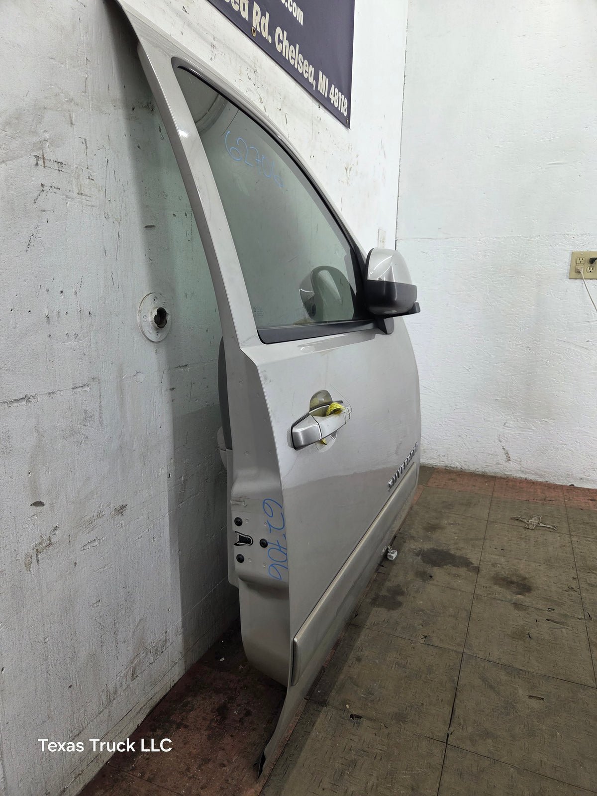 2007-2013 Chevrolet Silverado / GMC Sierra 1500 2500 3500 HD RH Front Passenger Side Door