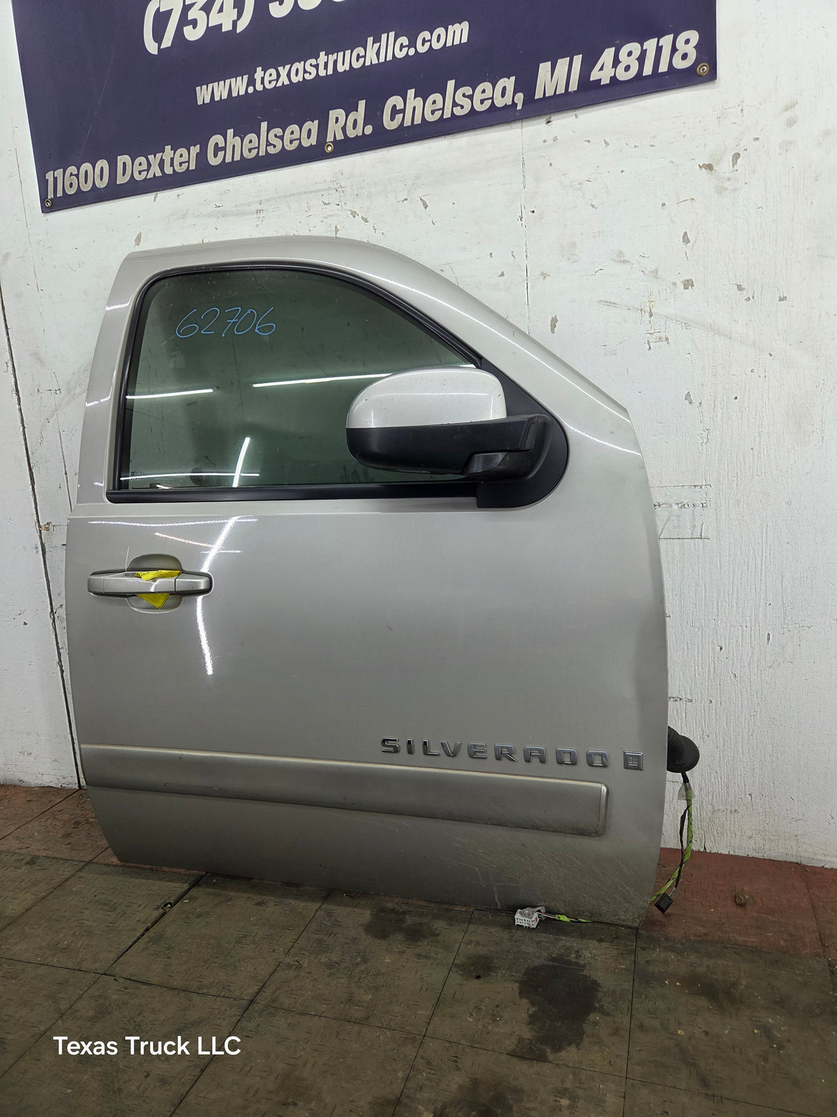 2007-2013 Chevrolet Silverado / GMC Sierra 1500 2500 3500 HD RH Front Passenger Side Door