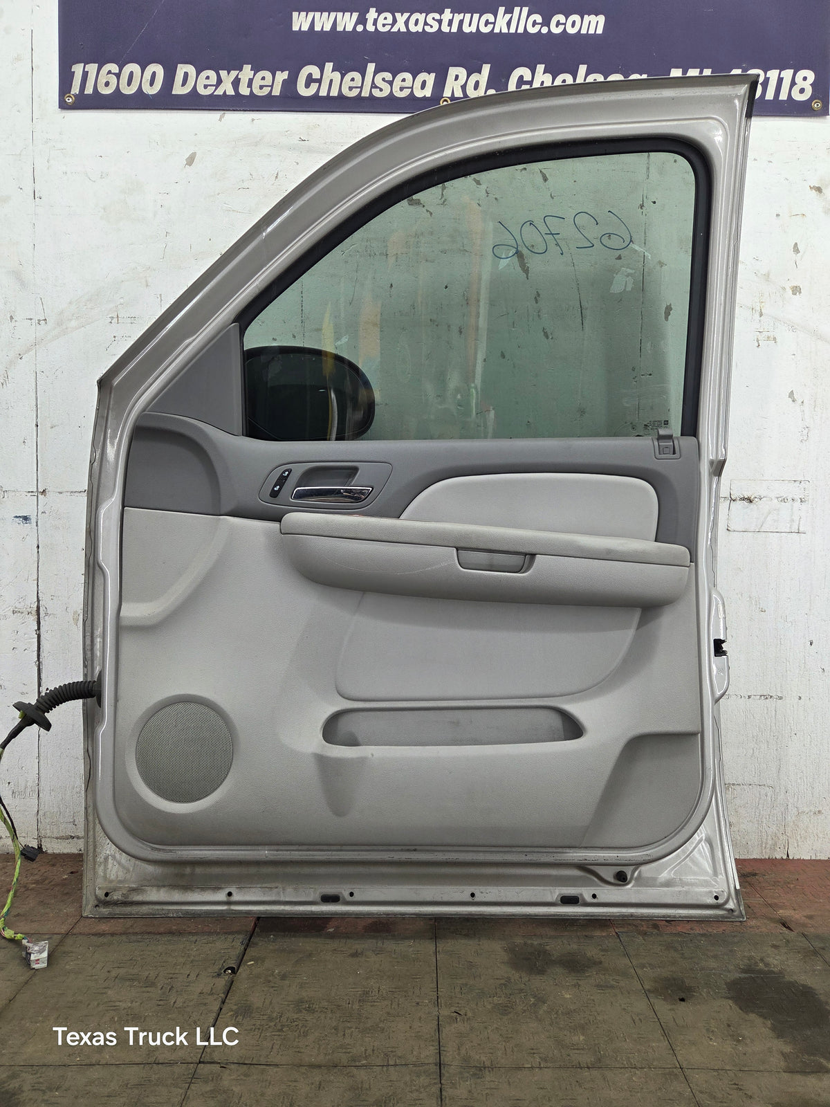 2007-2013 Chevrolet Silverado / GMC Sierra 1500 2500 3500 HD RH Front Passenger Side Door