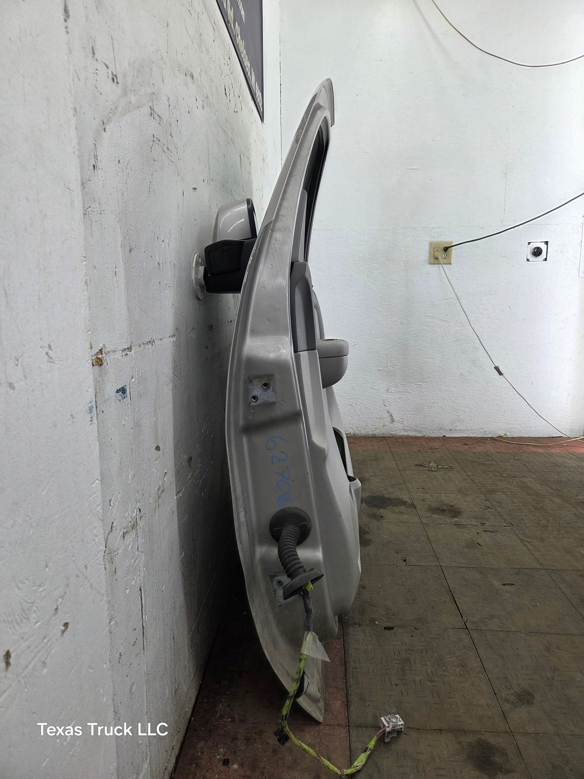 2007-2013 Chevrolet Silverado / GMC Sierra 1500 2500 3500 HD RH Front Passenger Side Door