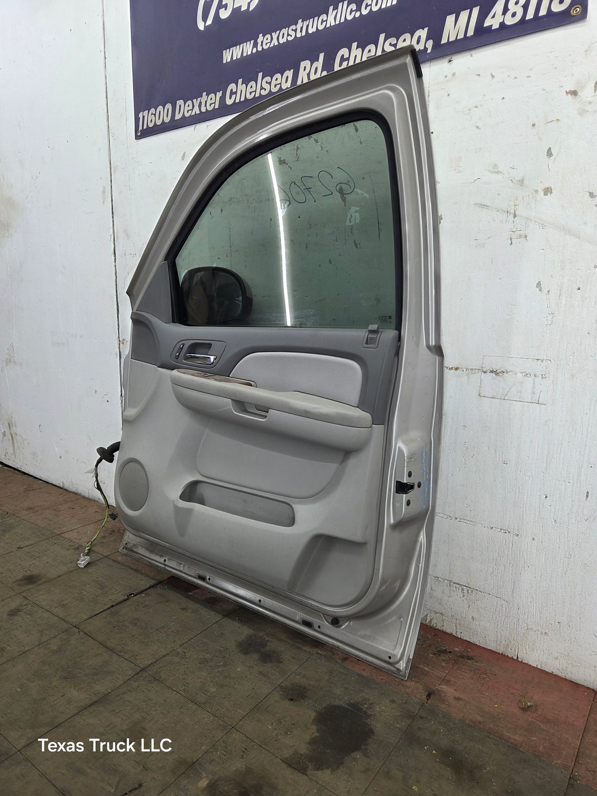 2007-2013 Chevrolet Silverado / GMC Sierra 1500 2500 3500 HD RH Front Passenger Side Door