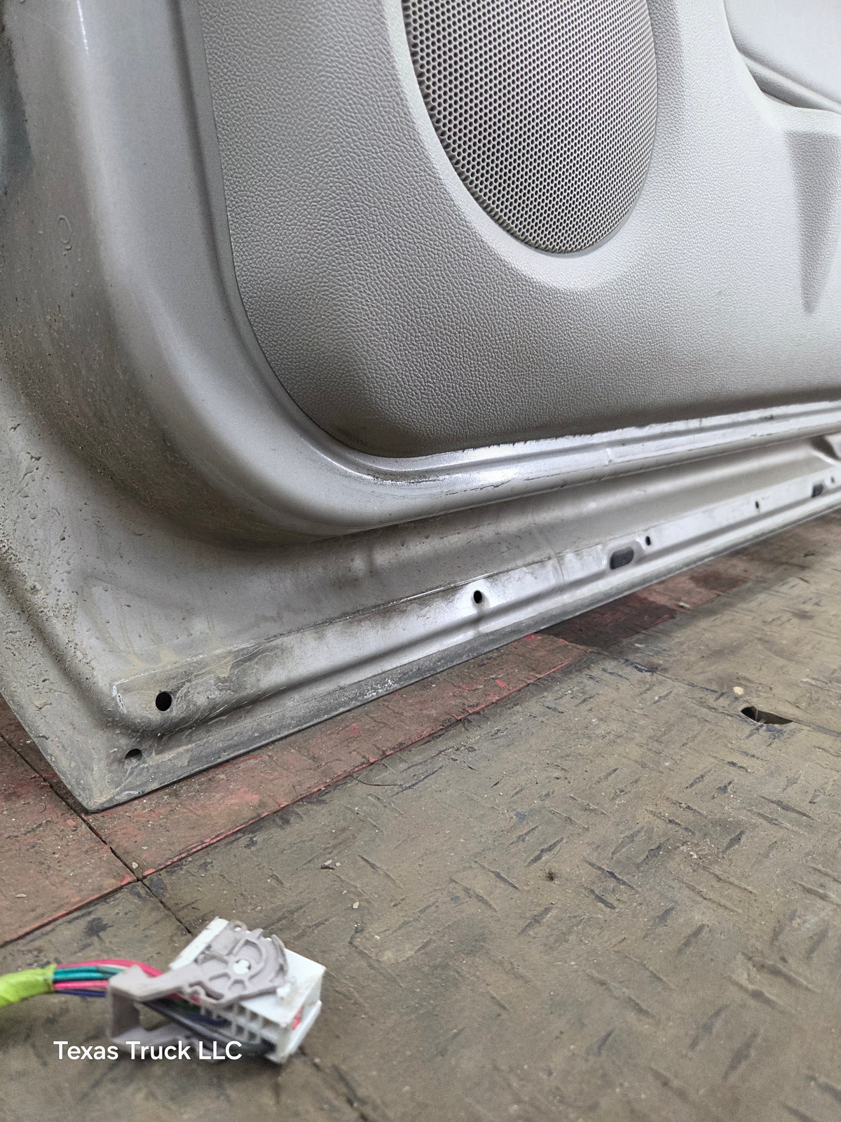 2007-2013 Chevrolet Silverado / GMC Sierra 1500 2500 3500 HD RH Front Passenger Side Door