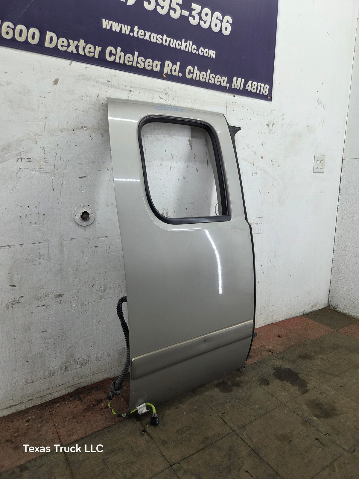 2007-2013 Chevrolet Silverado / GMC Sierra 1500 2500 3500 HD Passenger side Extended Cab RH Rear Door