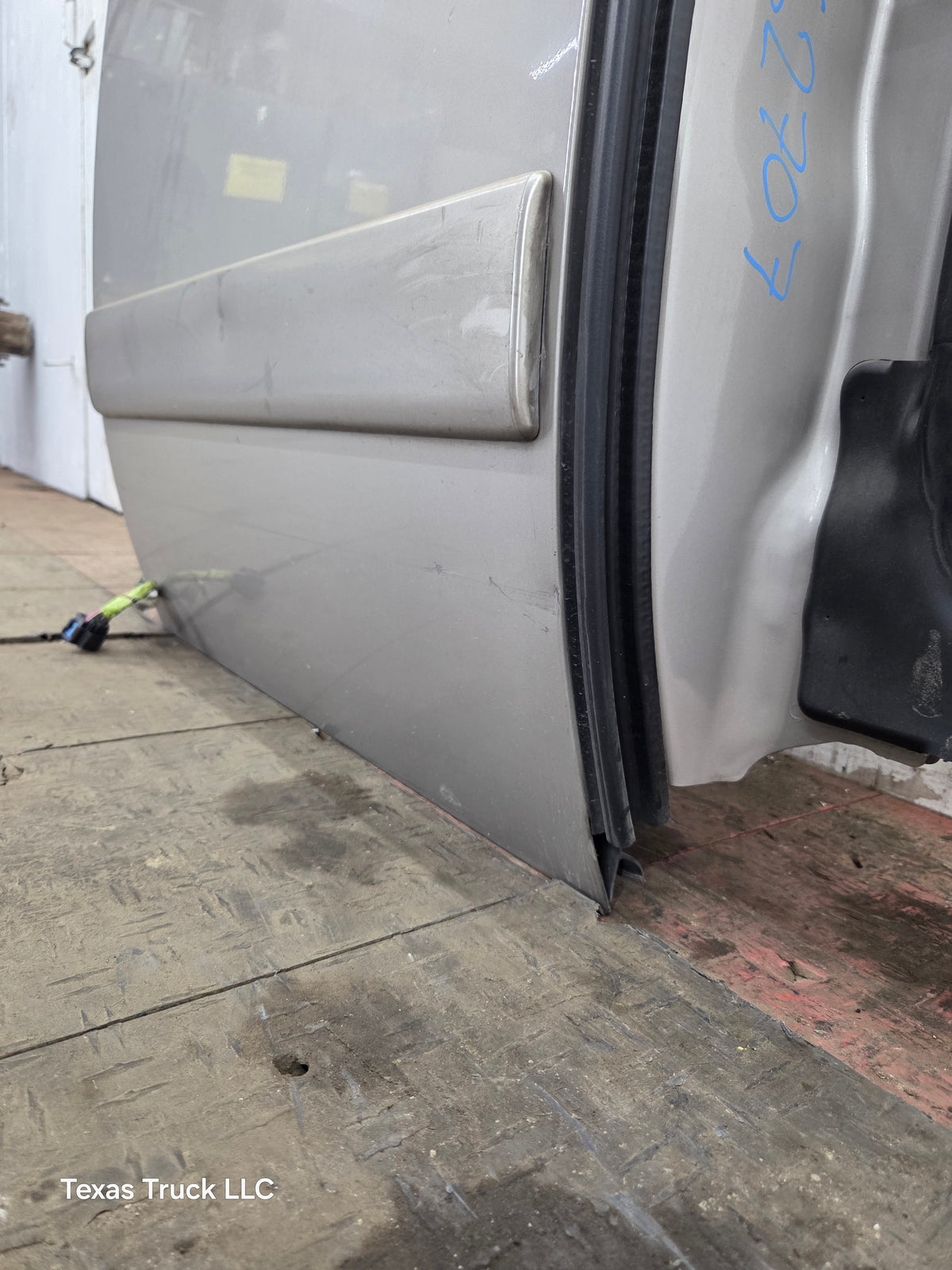 2007-2013 Chevrolet Silverado / GMC Sierra 1500 2500 3500 HD Passenger side Extended Cab RH Rear Door