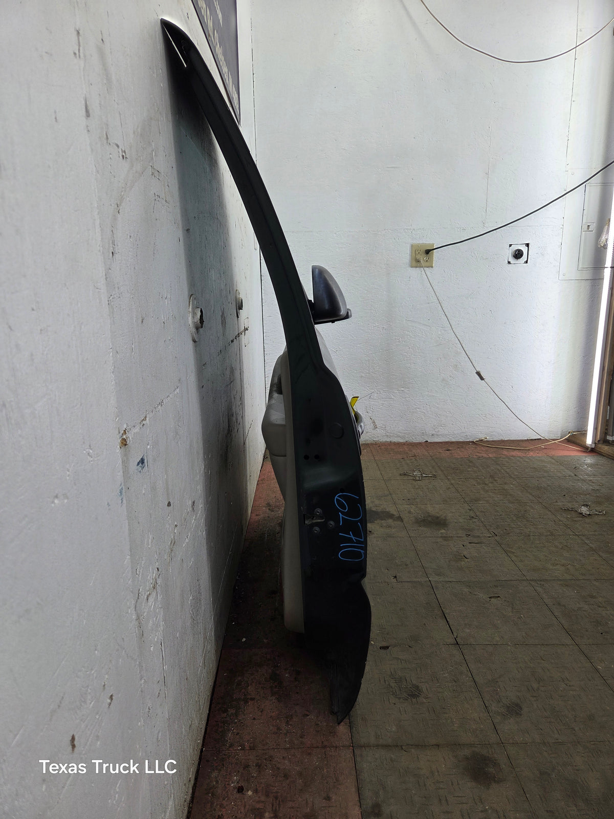 1999-2006 Chevrolet Silverado / GMC Sierra 1500 2500 3500 HD Front Passenger side Door RH