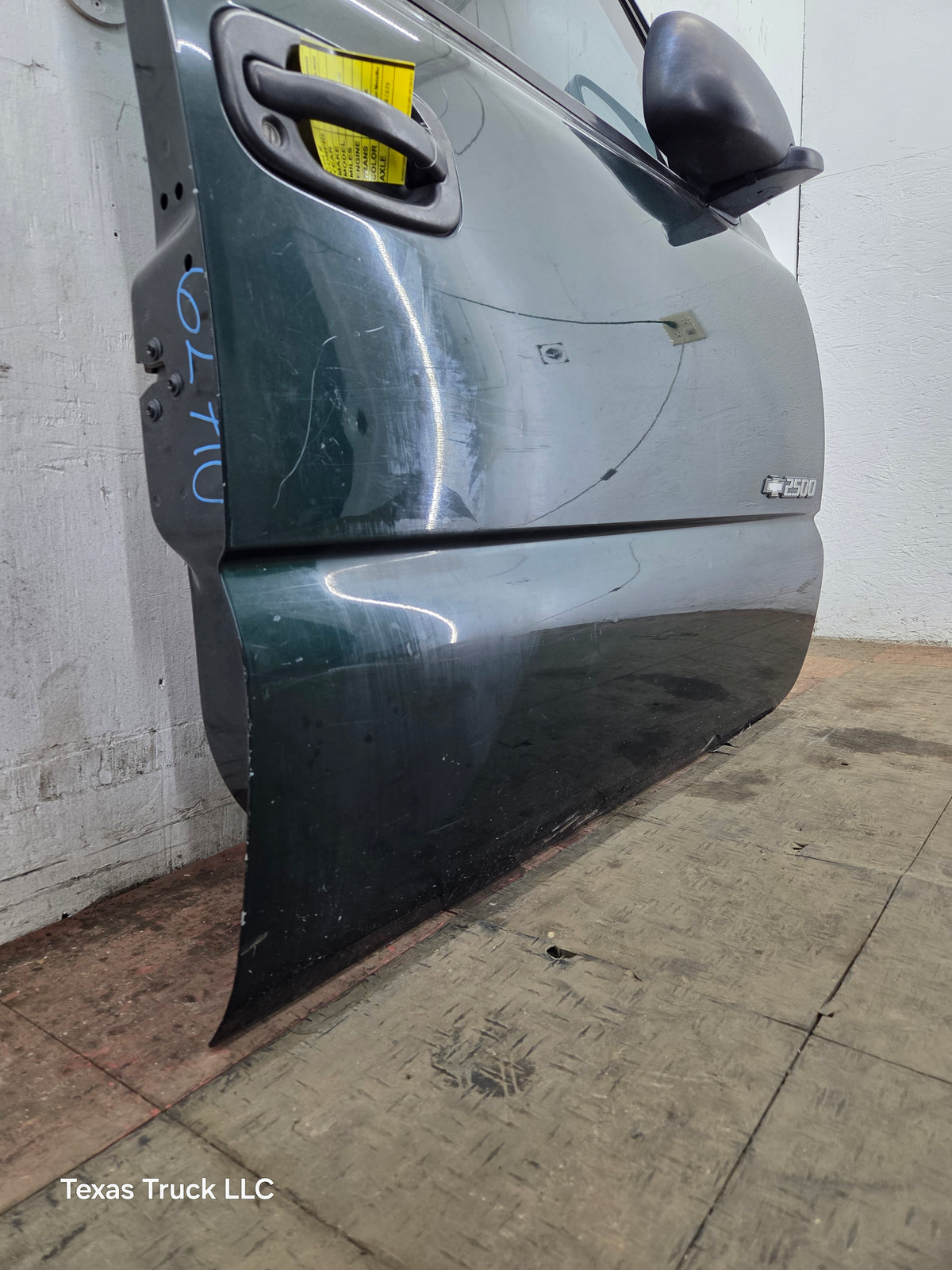 1999-2006 Chevrolet Silverado / GMC Sierra 1500 2500 3500 HD Front Passenger side Door RH