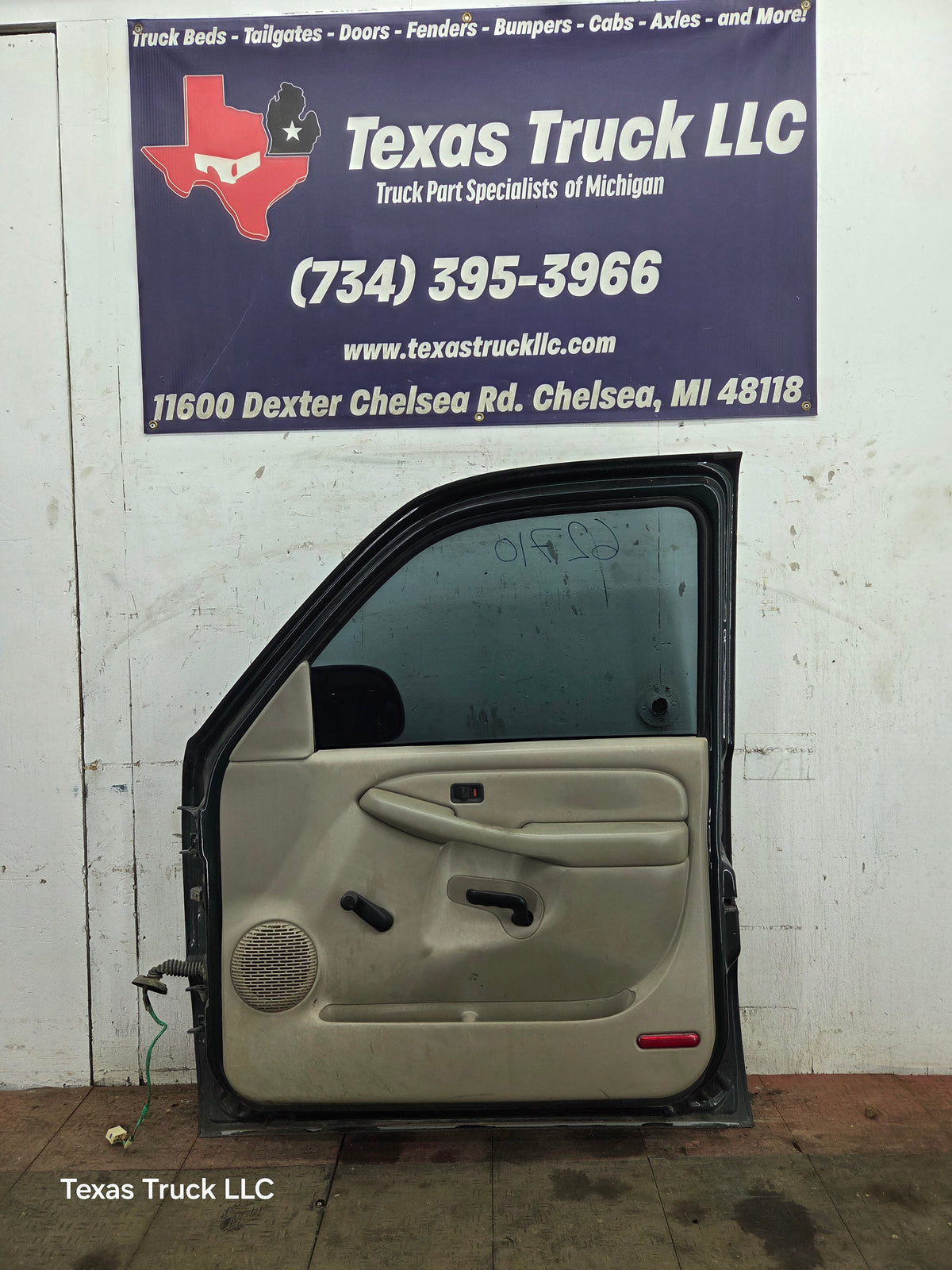 1999-2006 Chevrolet Silverado / GMC Sierra 1500 2500 3500 HD Front Passenger side Door RH