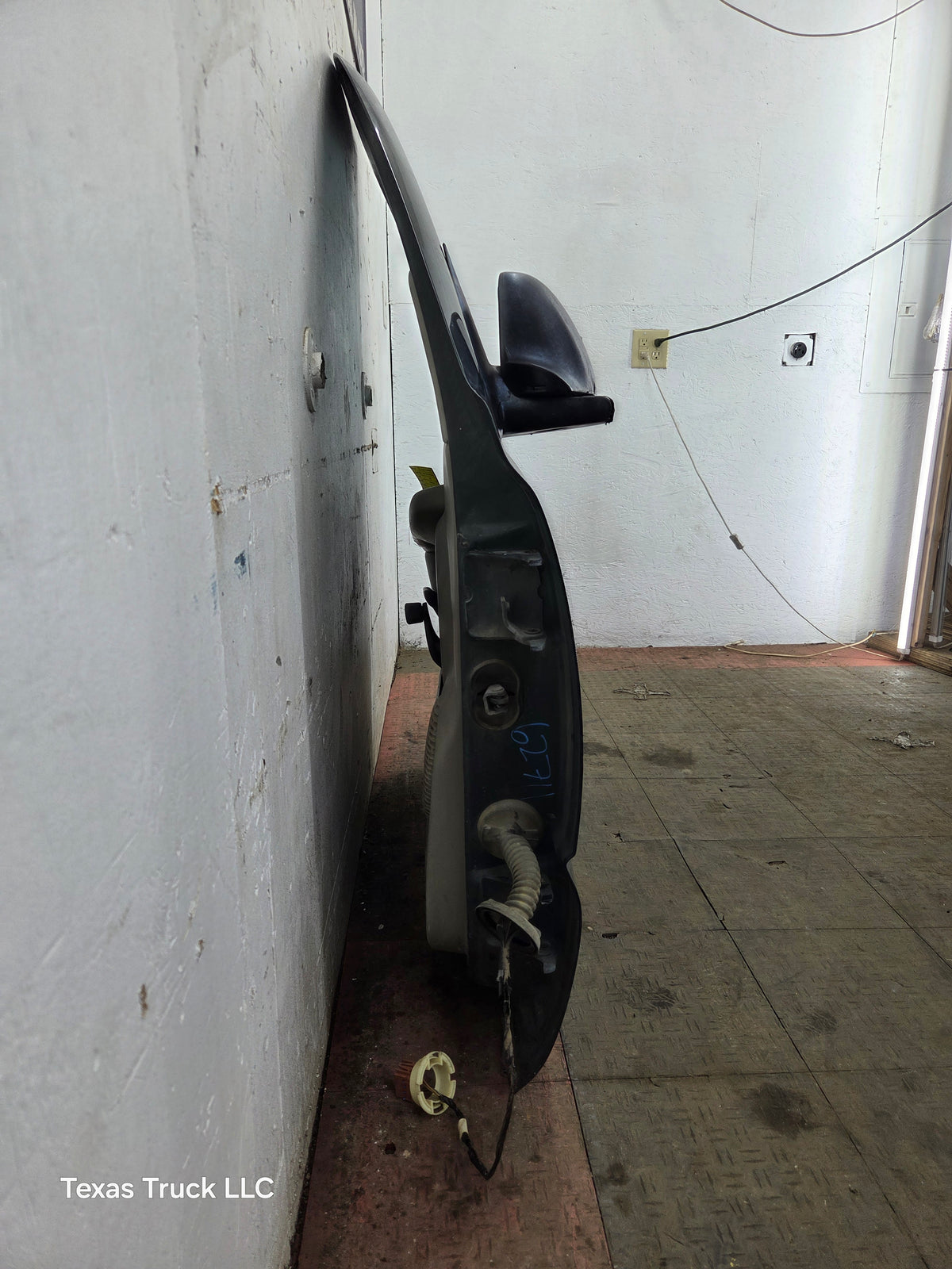 1999-2006 Chevrolet Silverado / GMC Sierra 1500 2500 3500 HD Front Driver Side Door LH
