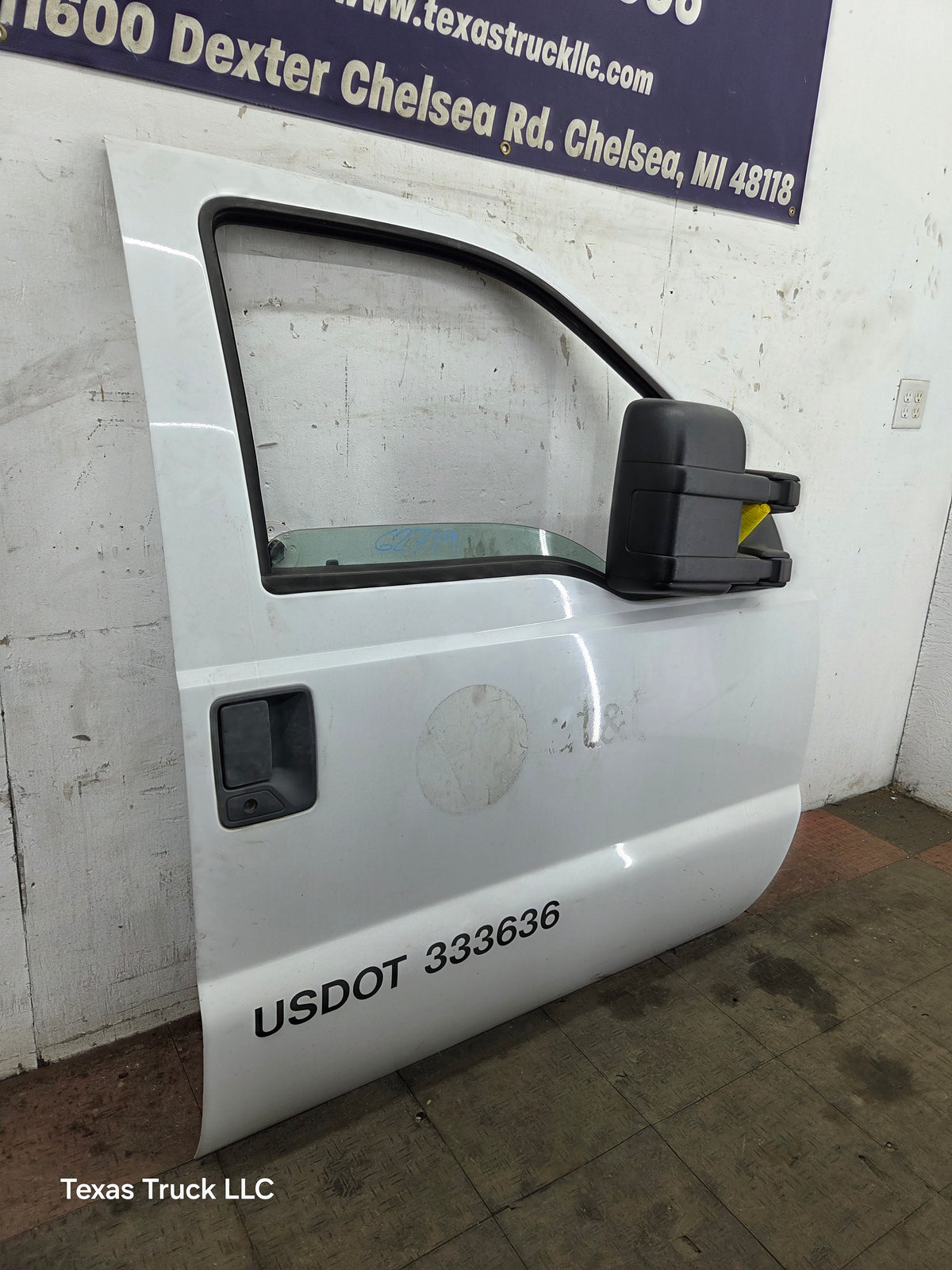 2012-2016 Ford Super Duty RH Passenger Side Front Door F250 F350 F450 F550