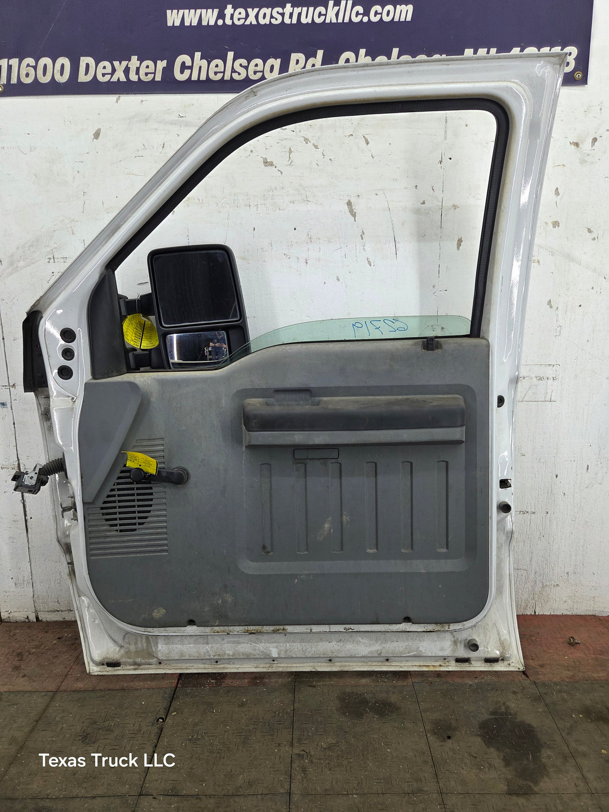 2012-2016 Ford Super Duty RH Passenger Side Front Door F250 F350 F450 F550