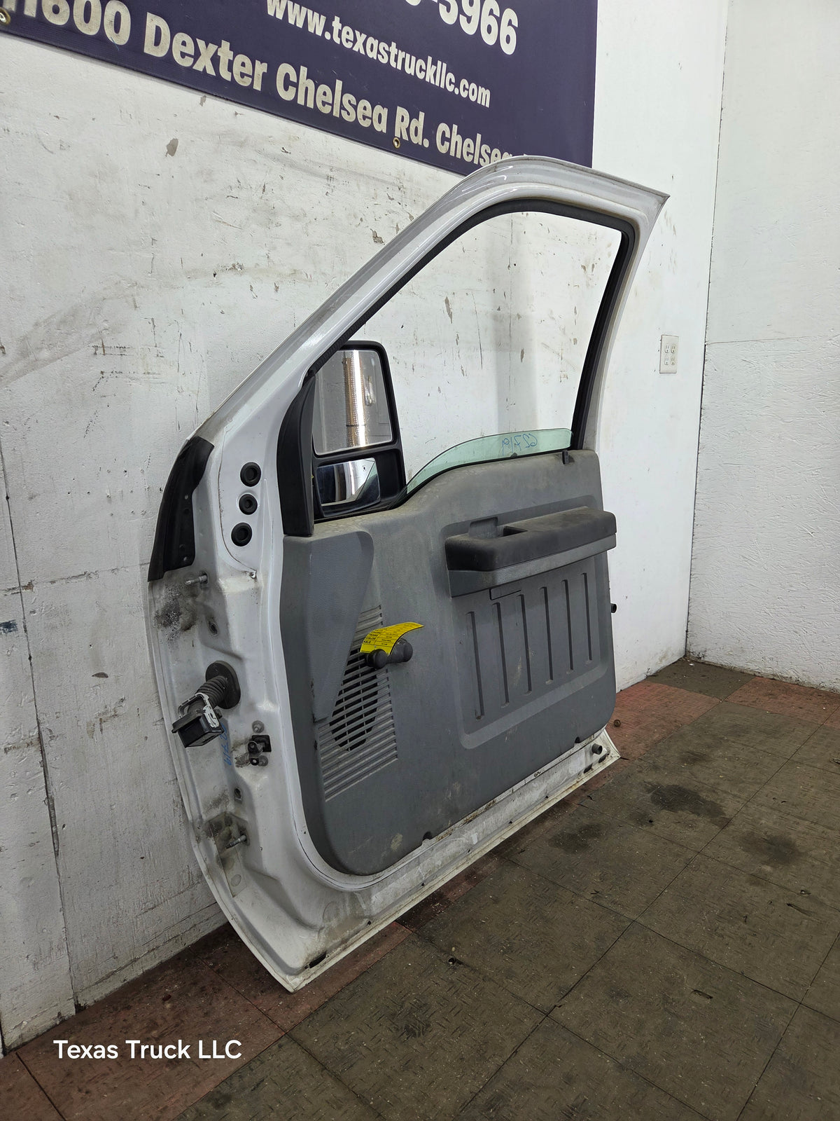 2012-2016 Ford Super Duty RH Passenger Side Front Door F250 F350 F450 F550
